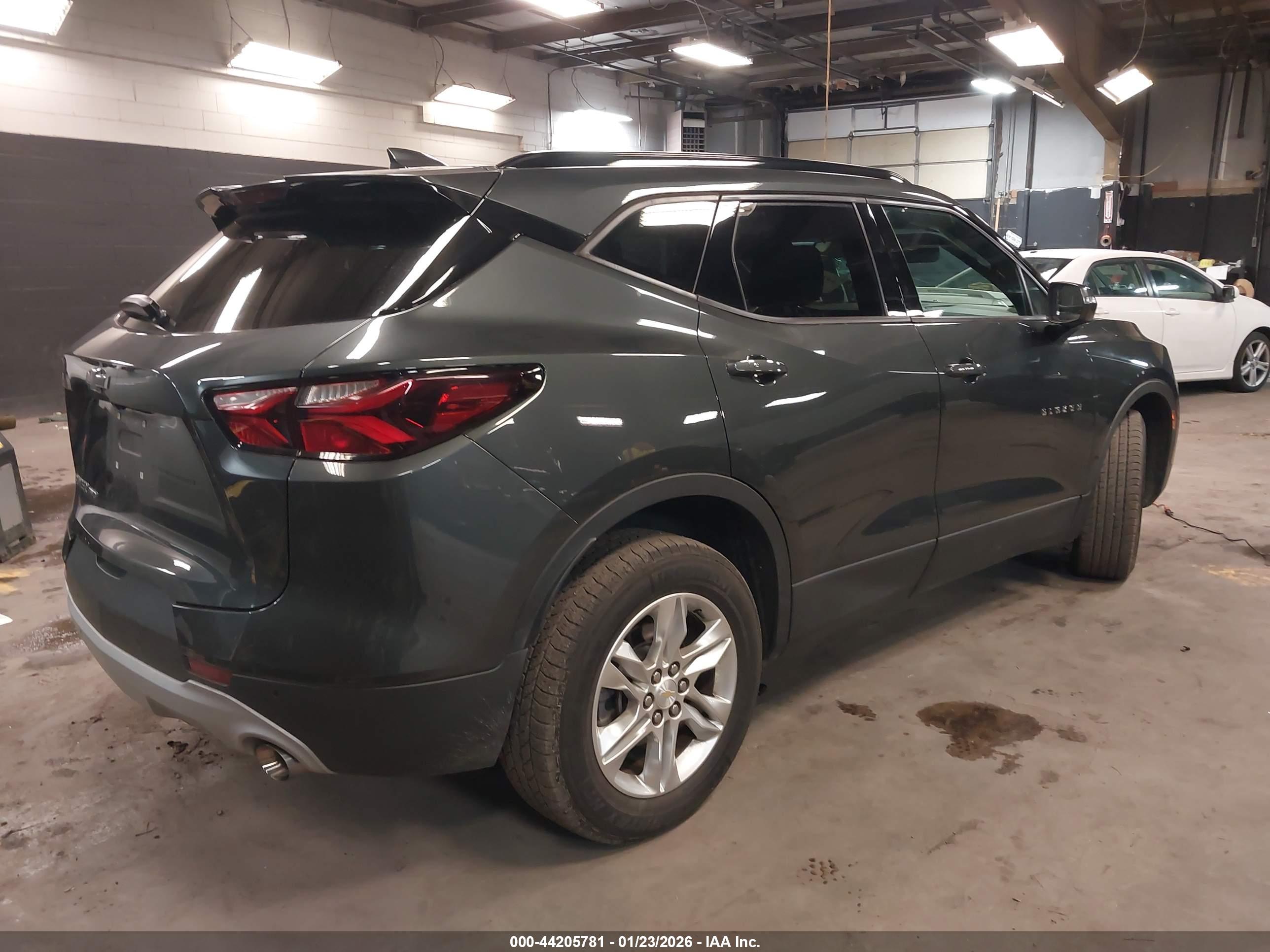 CHEVROLET BLAZER image 4