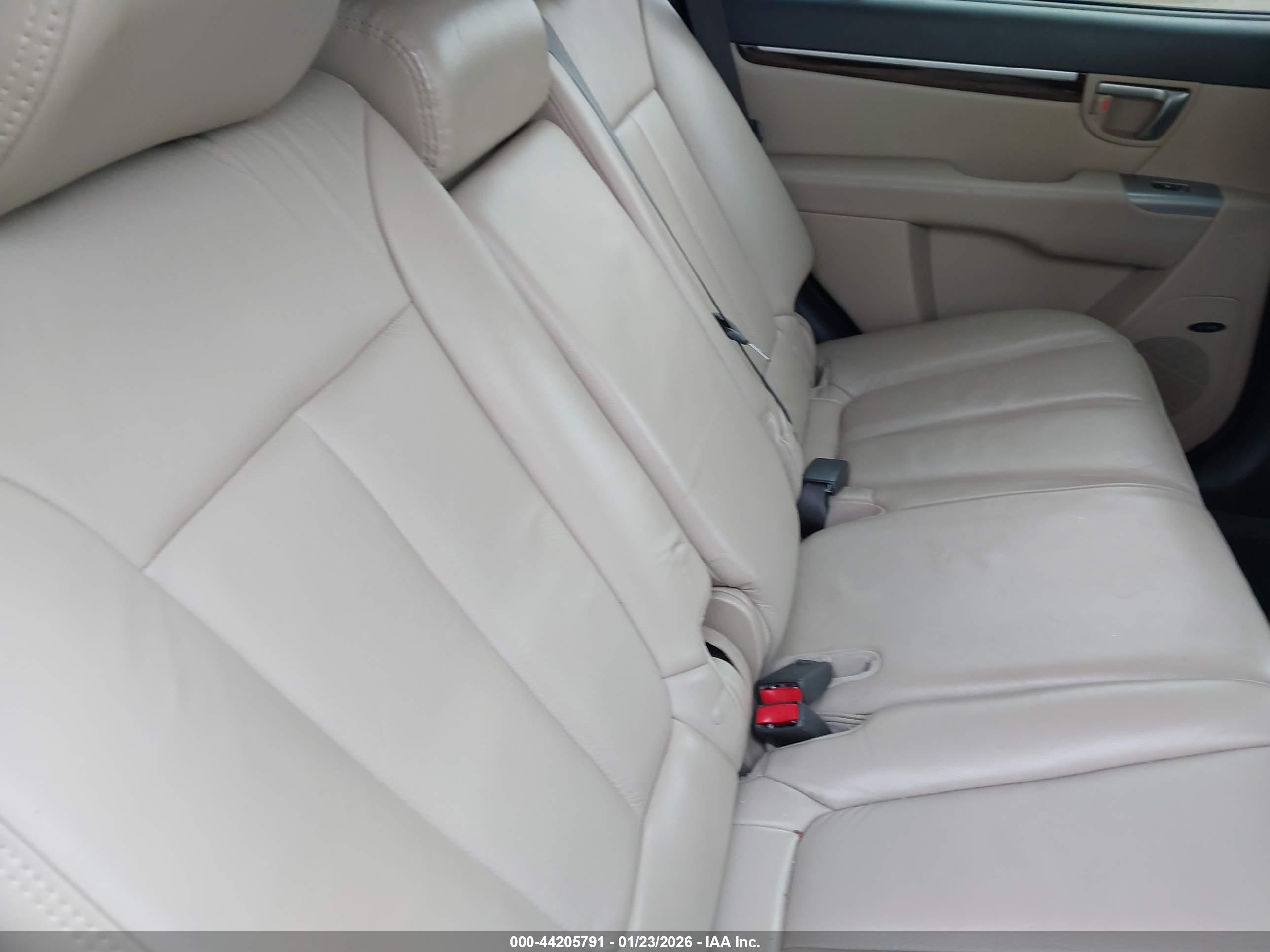 HYUNDAI SANTA image 8