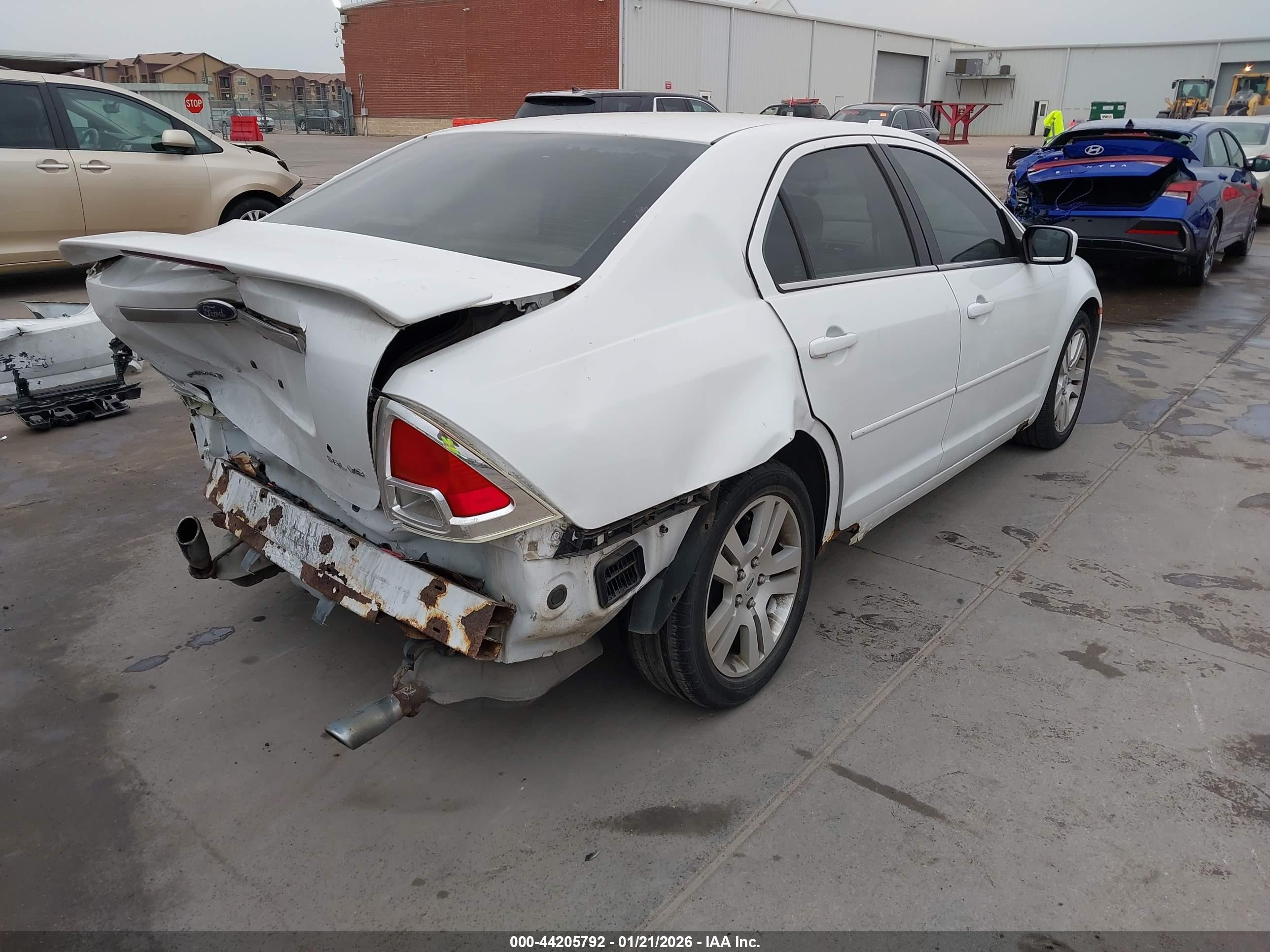 FORD FUSION image 4