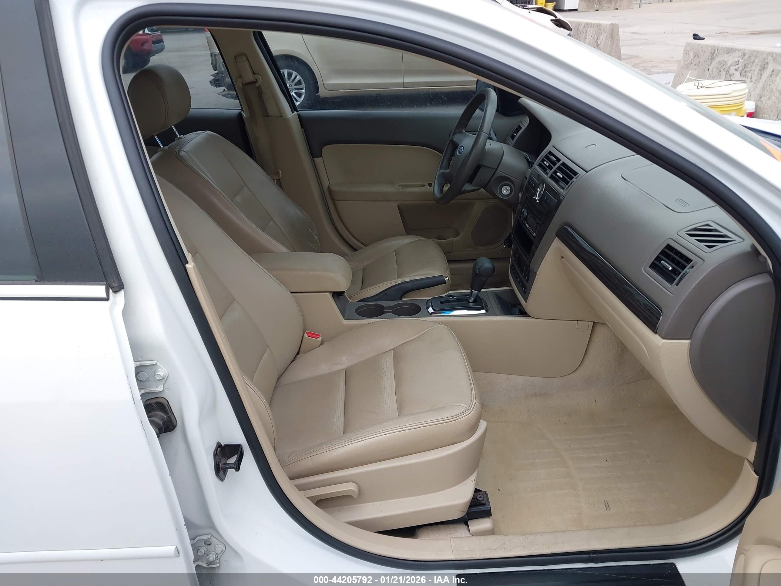 FORD FUSION image 5