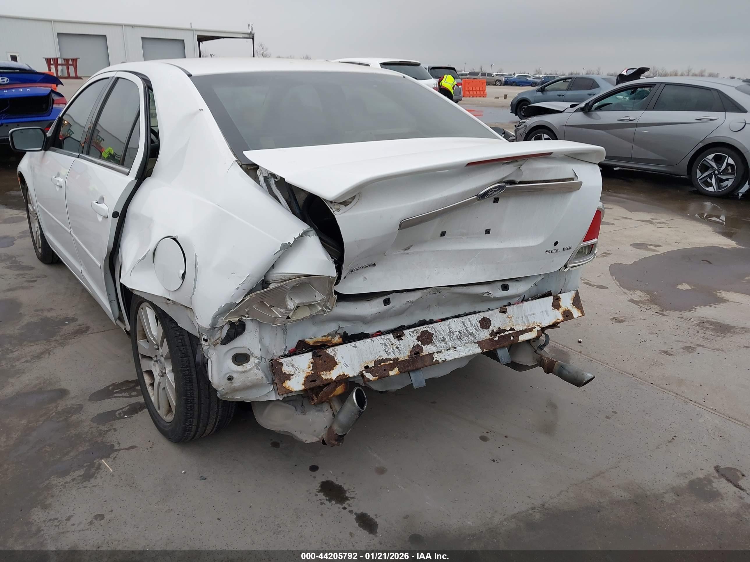FORD FUSION image 6