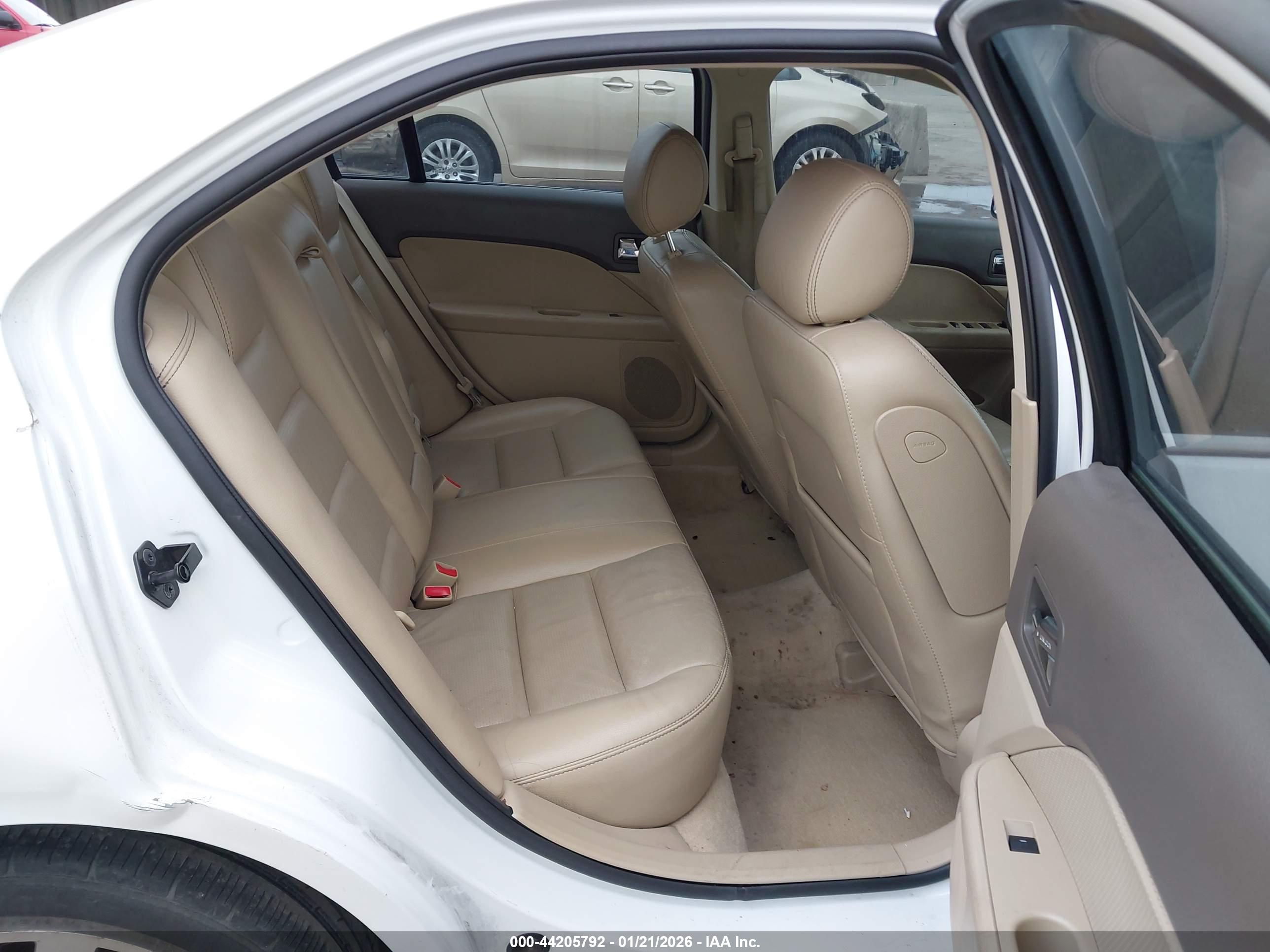 FORD FUSION image 8
