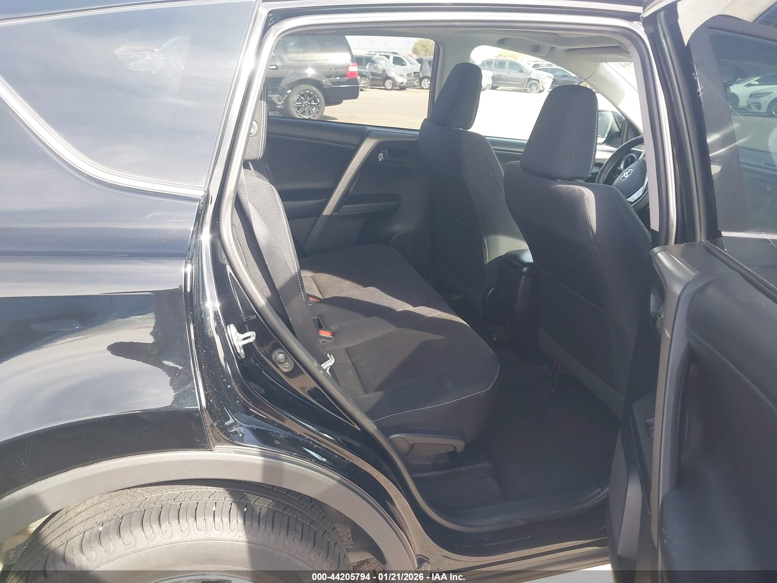 TOYOTA RAV4 image 8