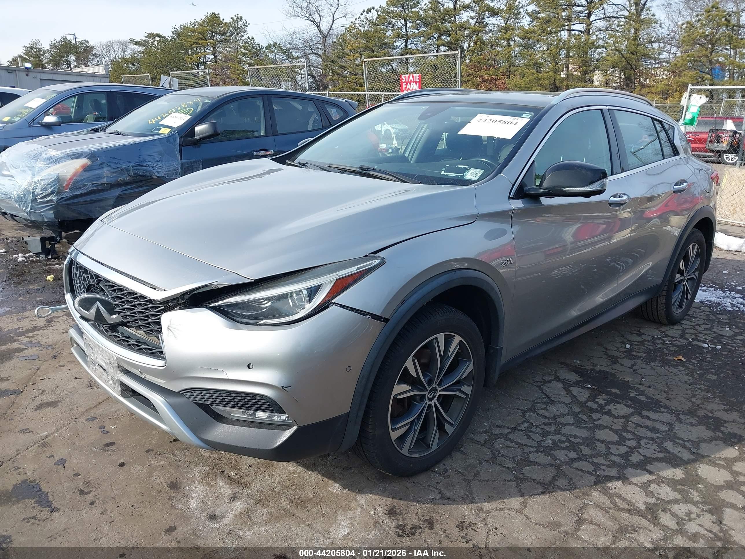 INFINITI QX30 image 6