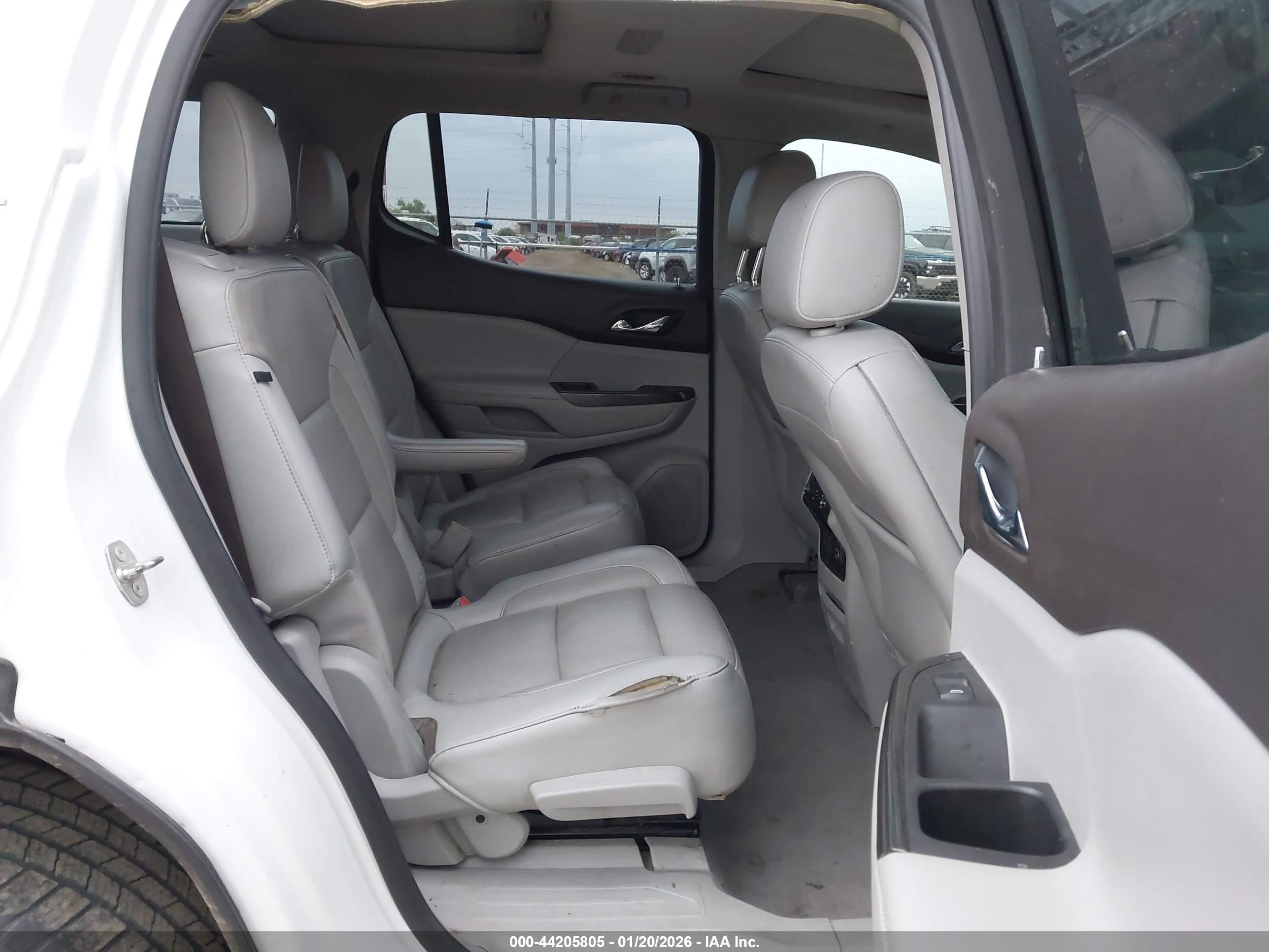 GMC ACADIA image 8