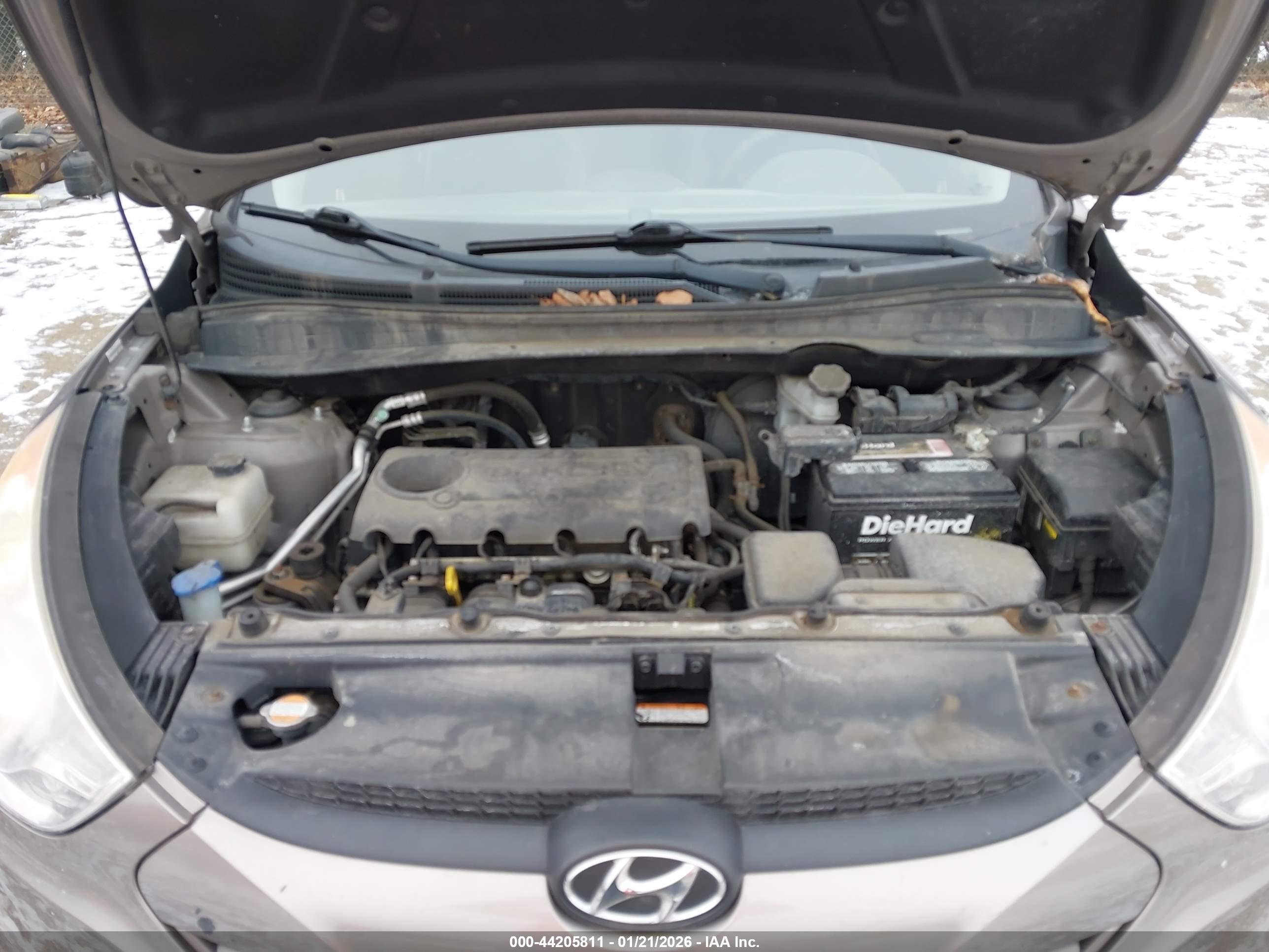 HYUNDAI TUCSON image 10