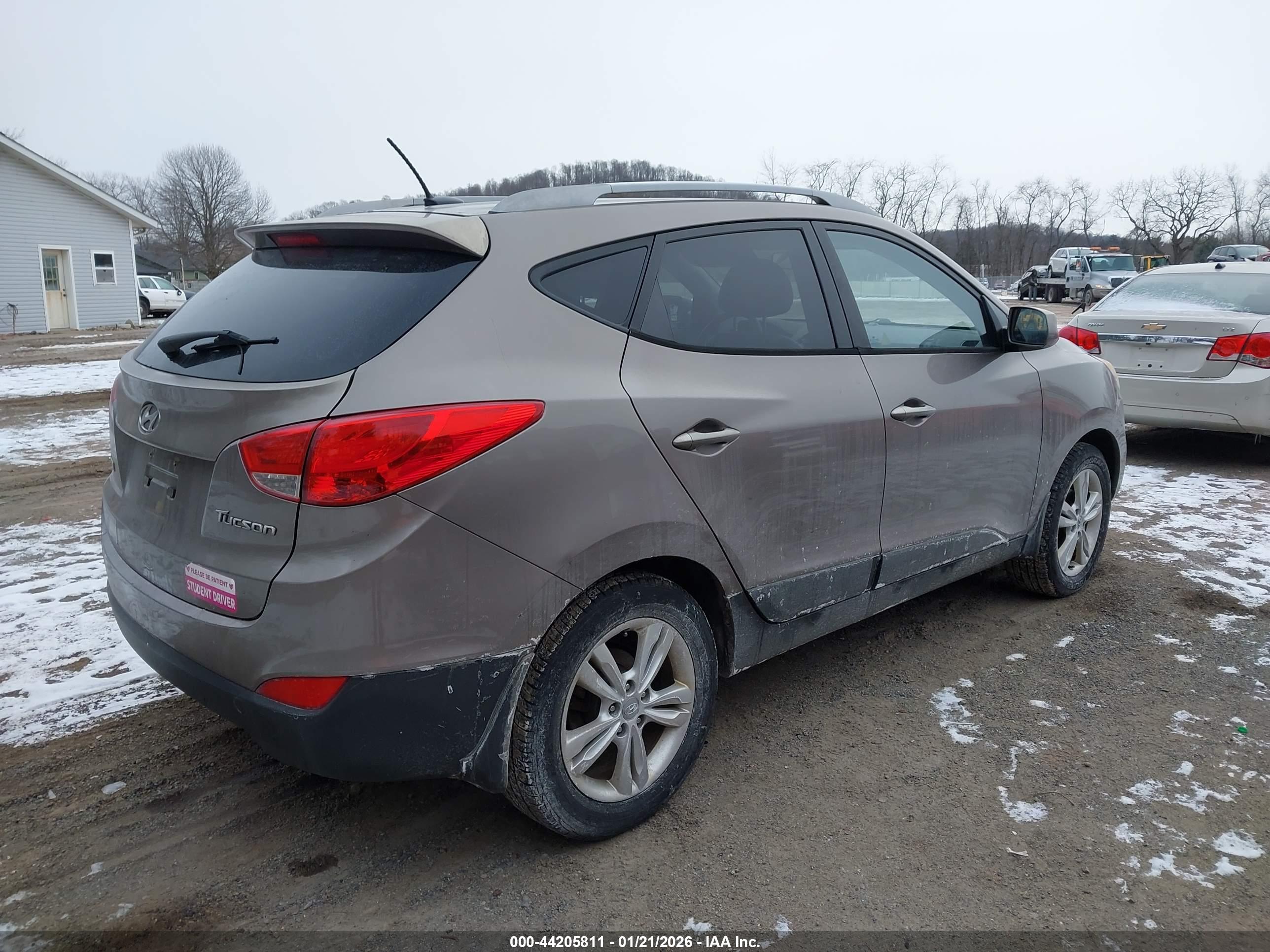 HYUNDAI TUCSON image 4
