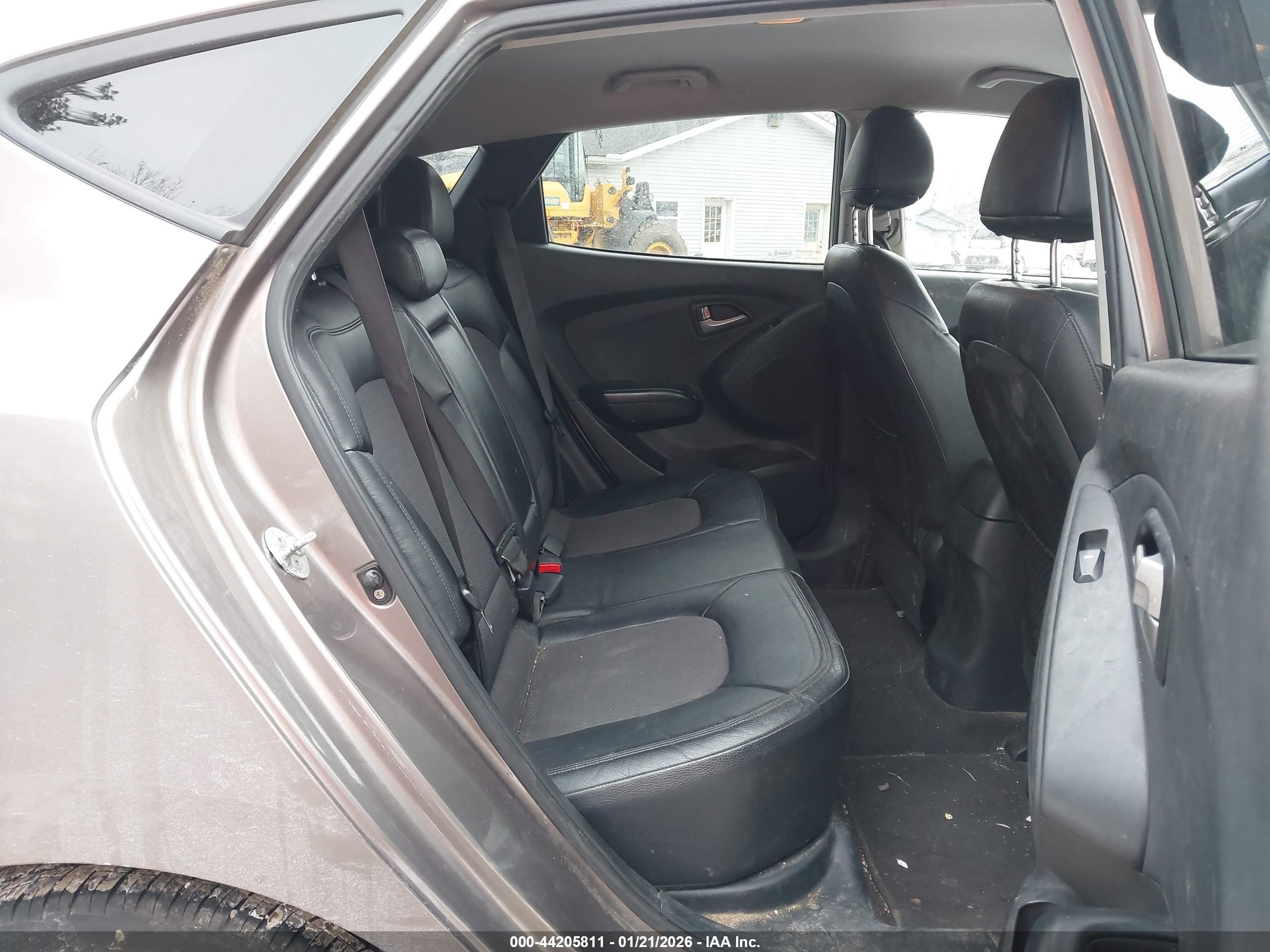 HYUNDAI TUCSON image 8