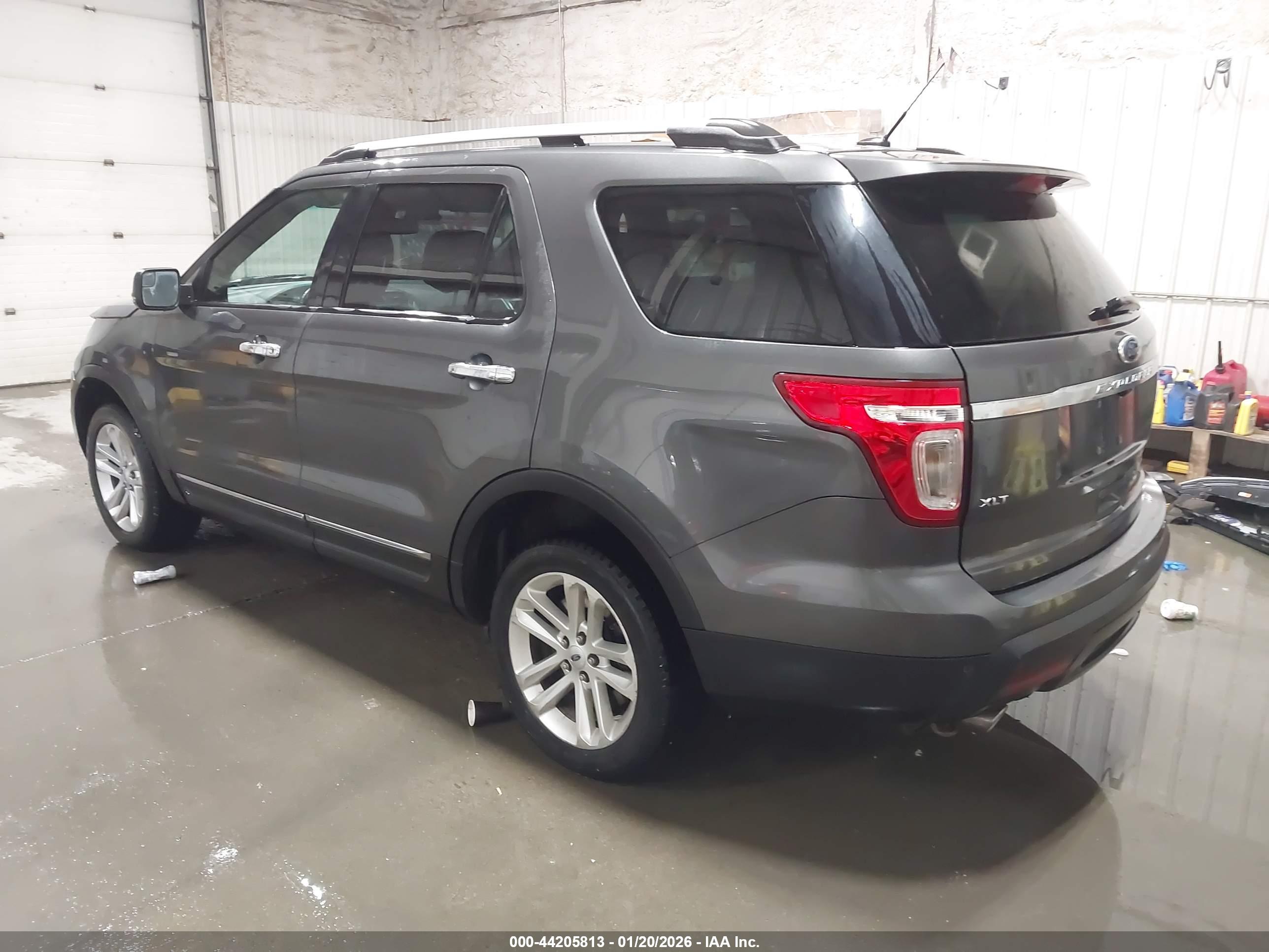 FORD EXPLORER image 3
