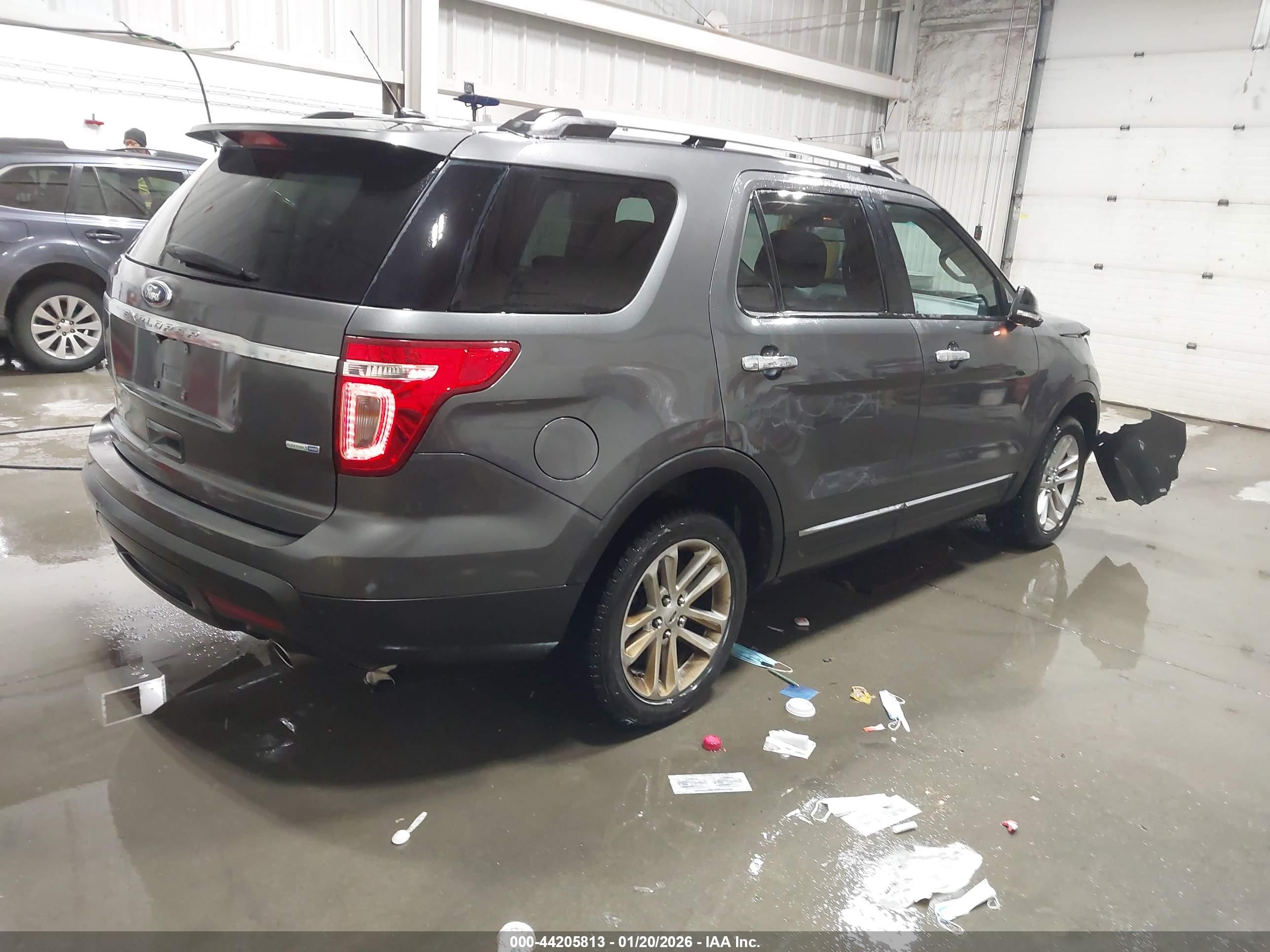 FORD EXPLORER image 4