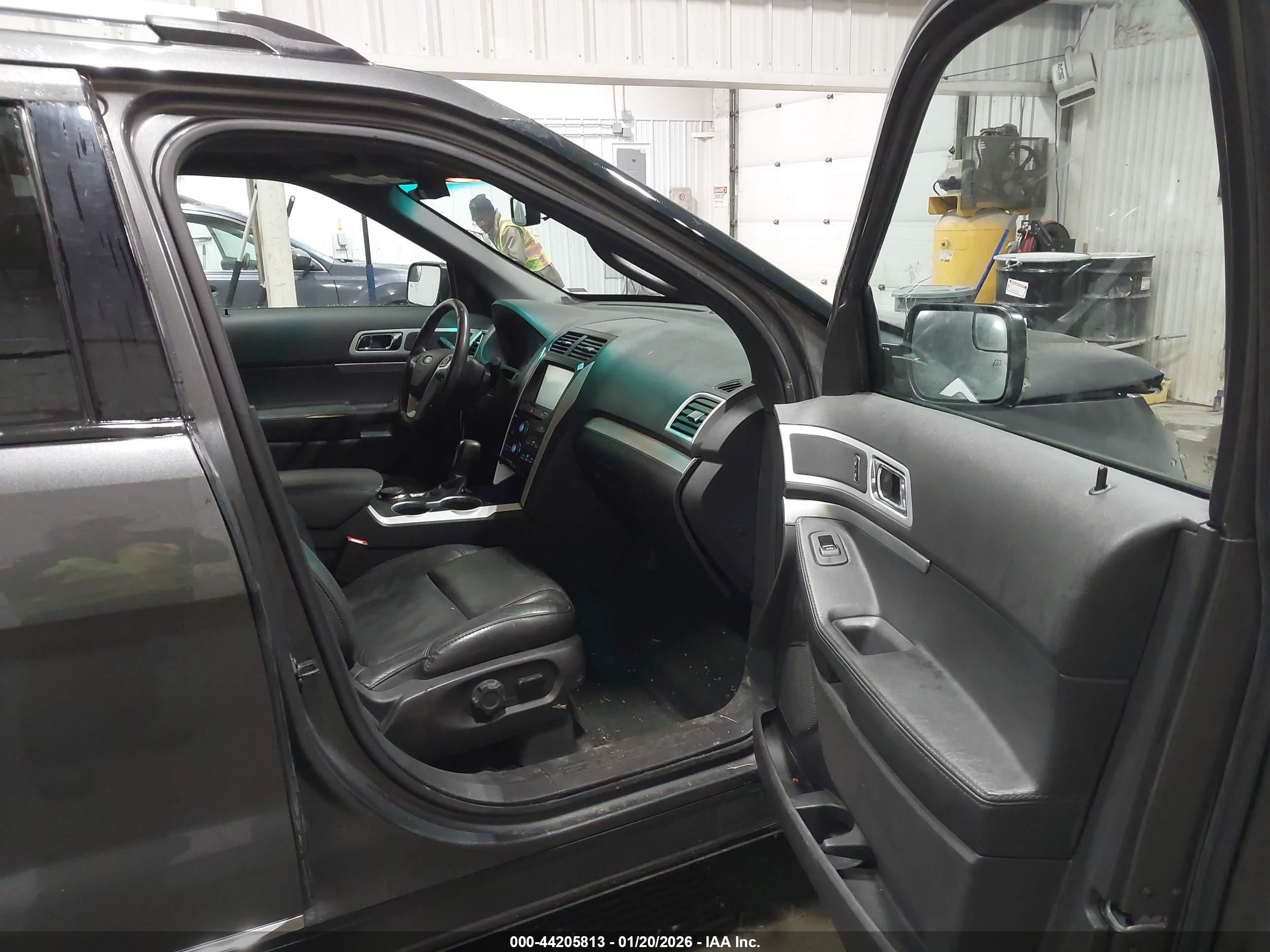 FORD EXPLORER image 5