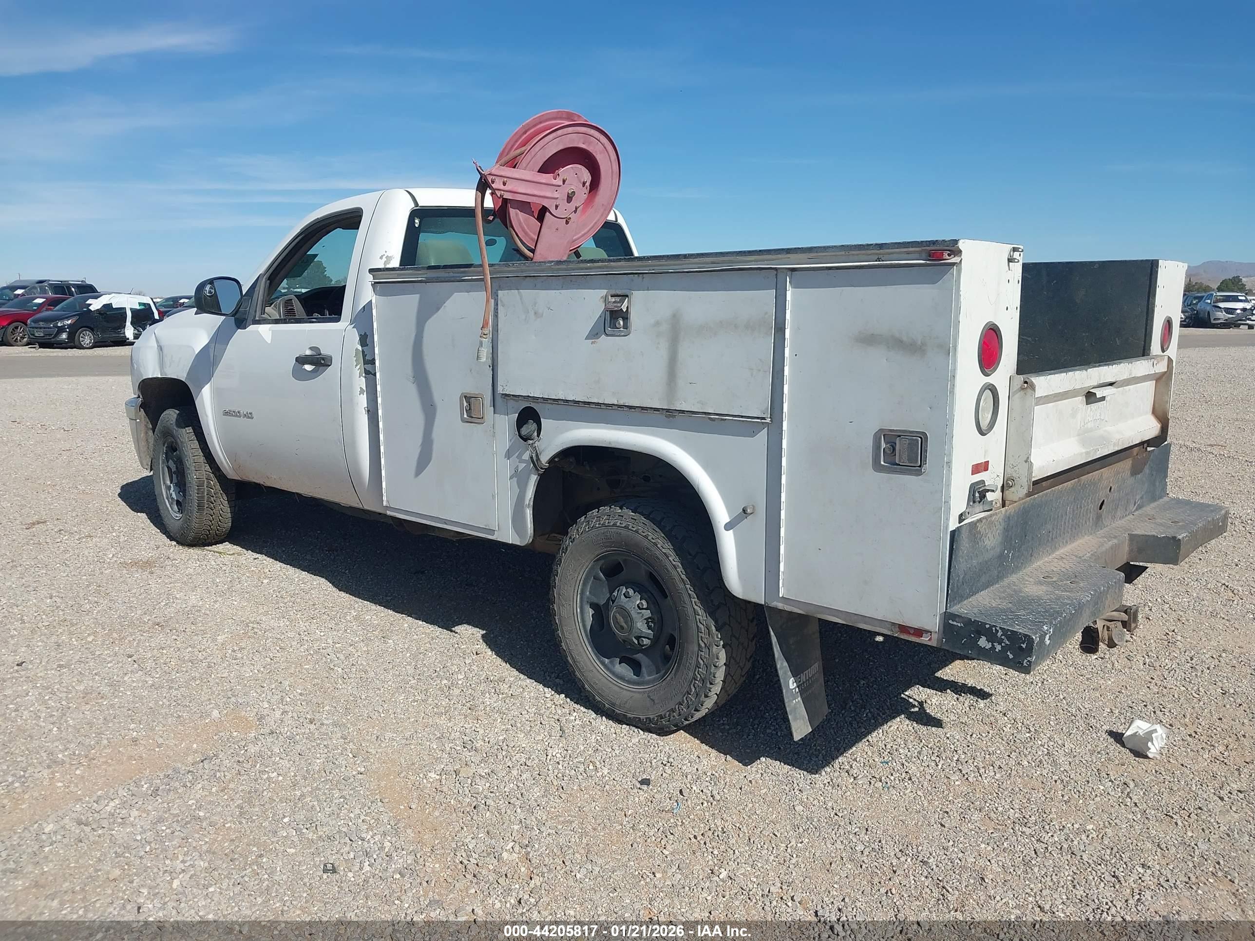 CHEVROLET SILVERADO image 3