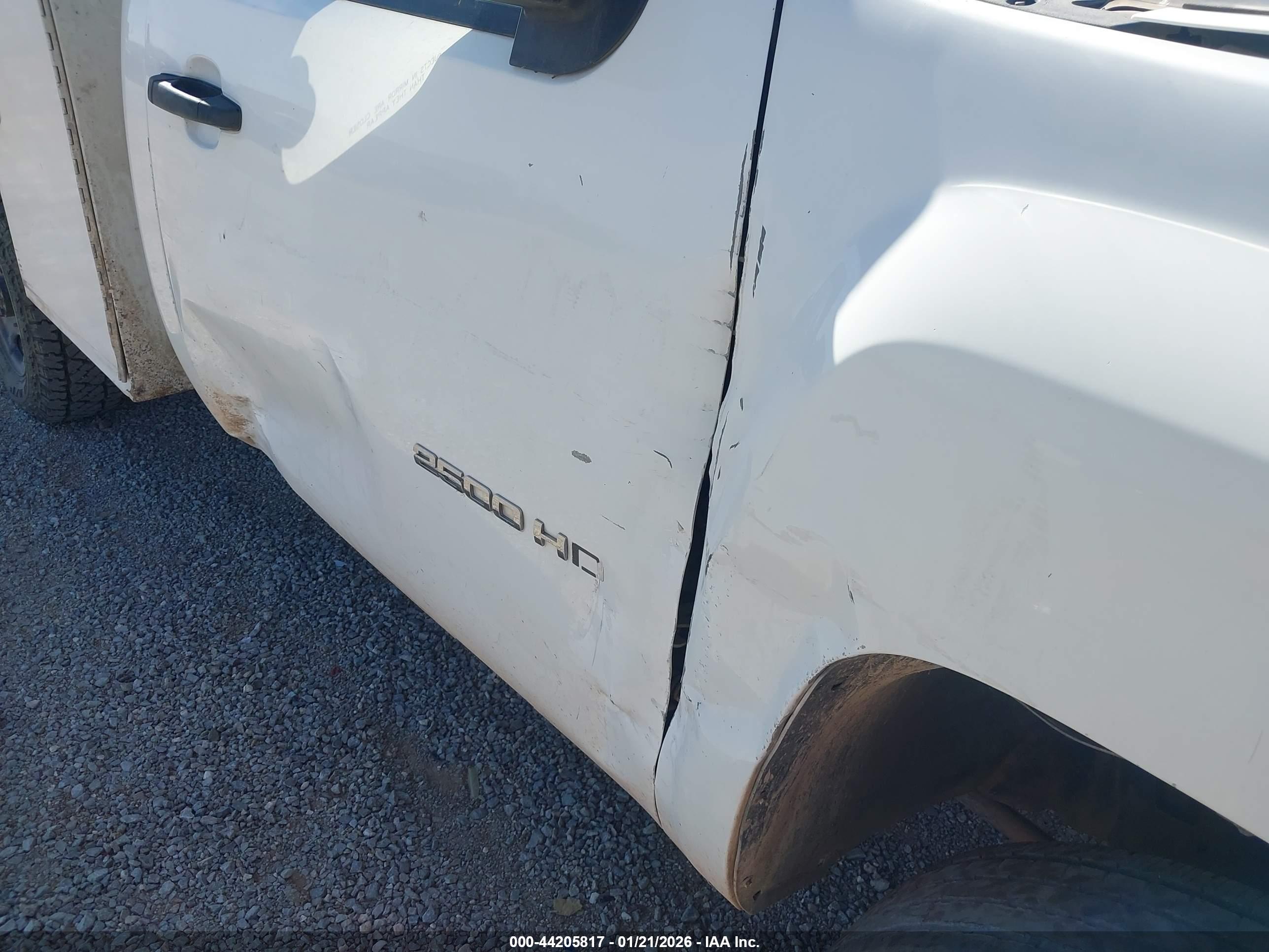 CHEVROLET SILVERADO image 6