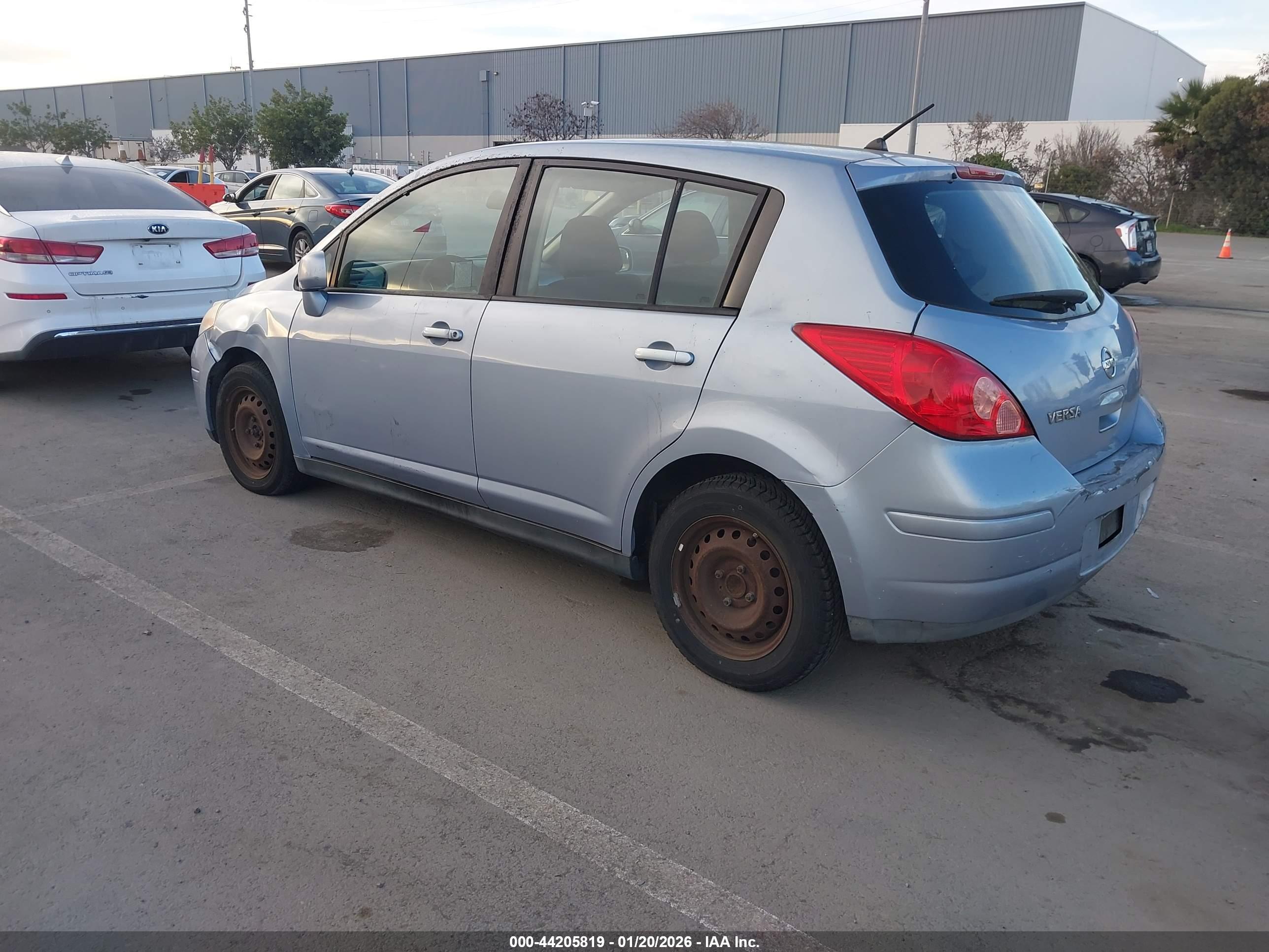 NISSAN VERSA image 3