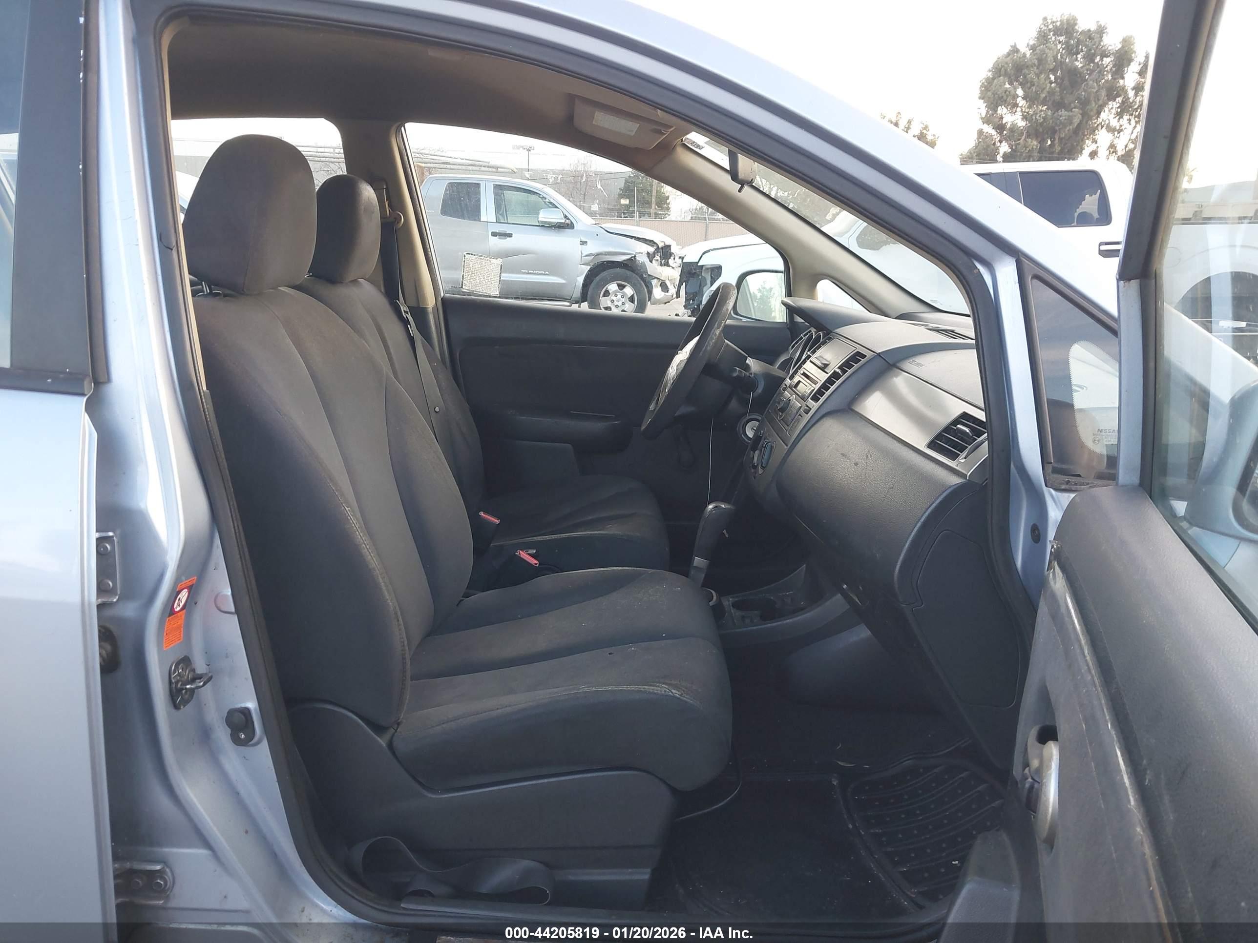 NISSAN VERSA image 5