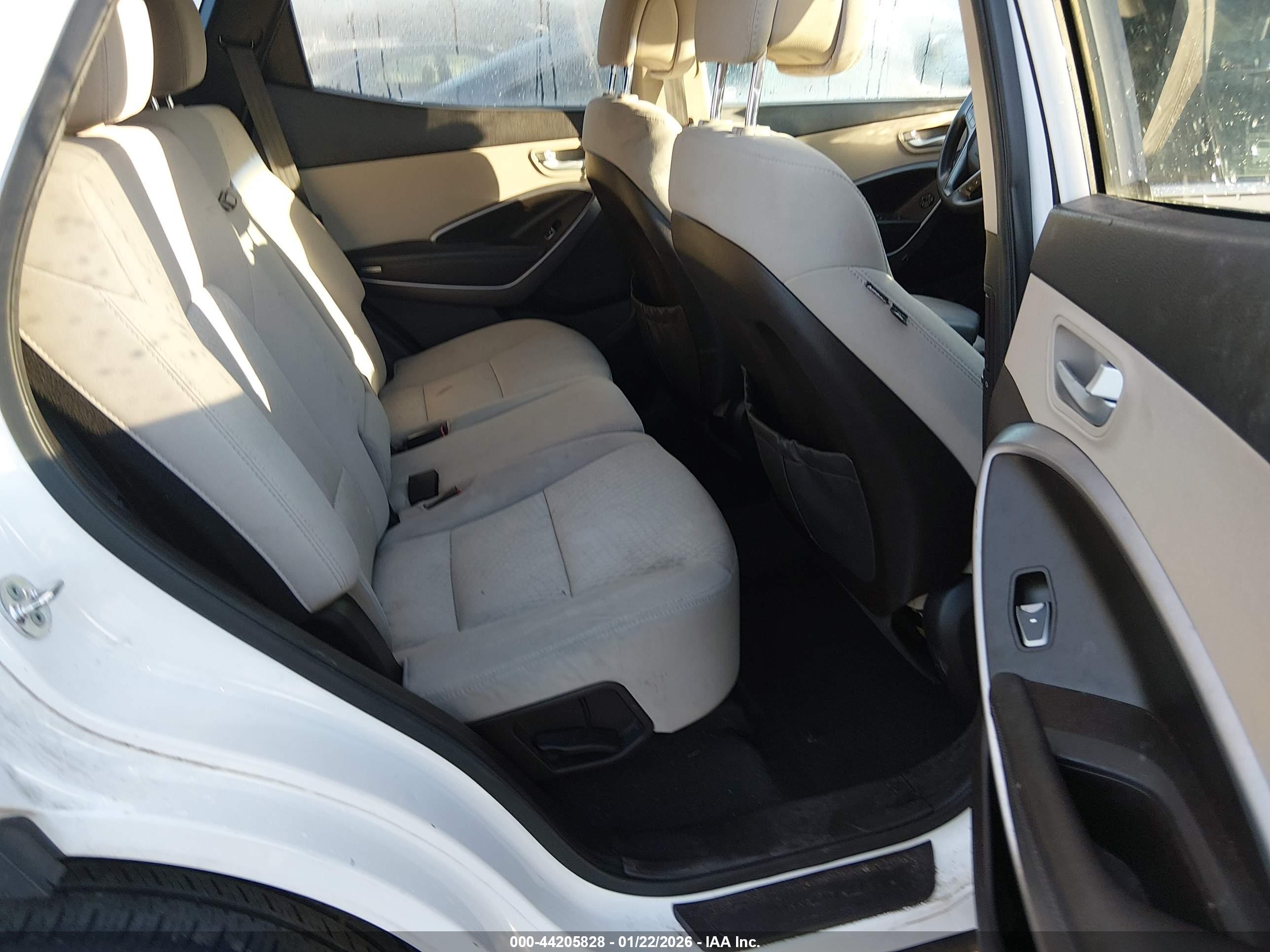 HYUNDAI SANTA image 8