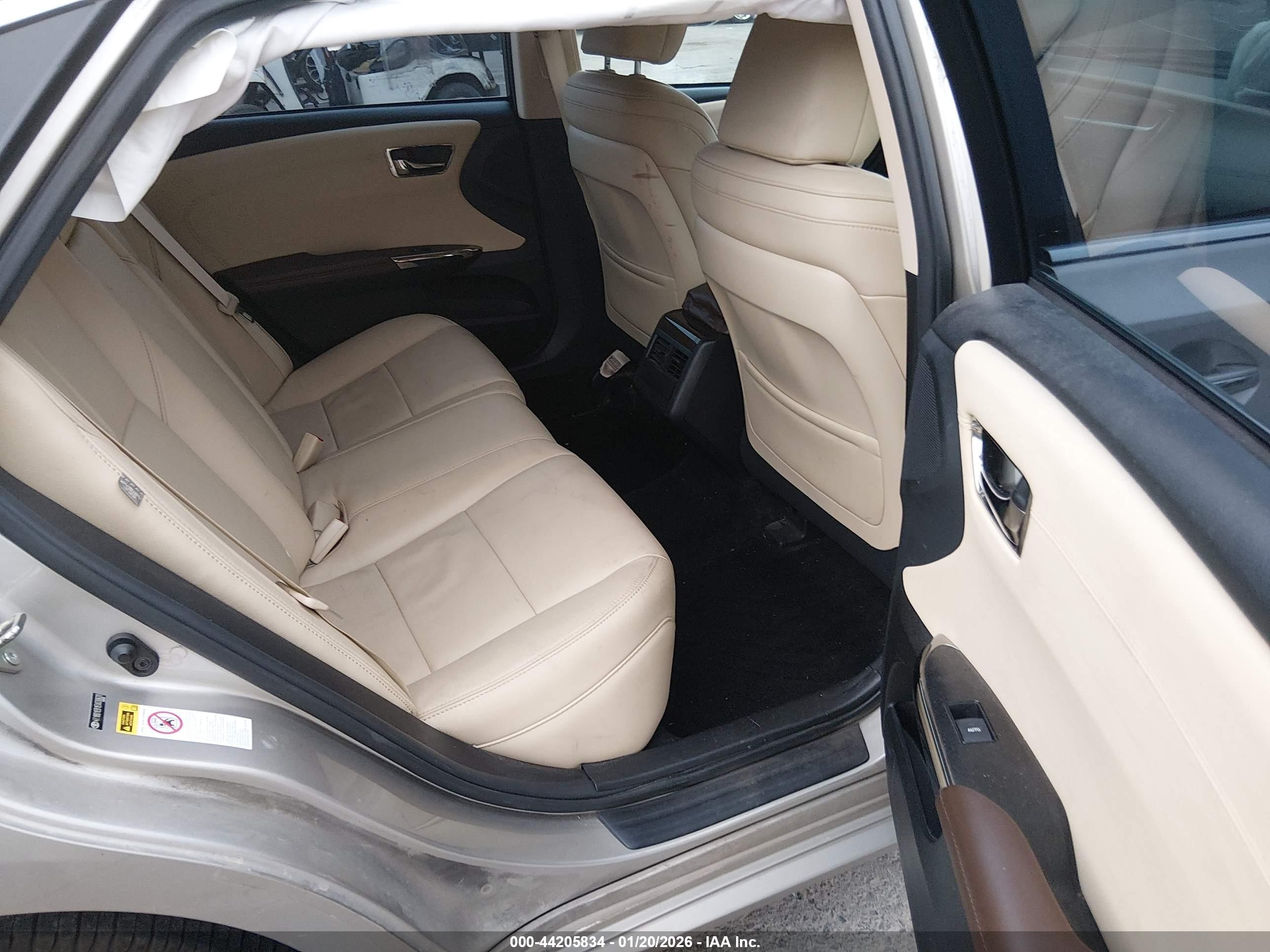 TOYOTA AVALON image 8