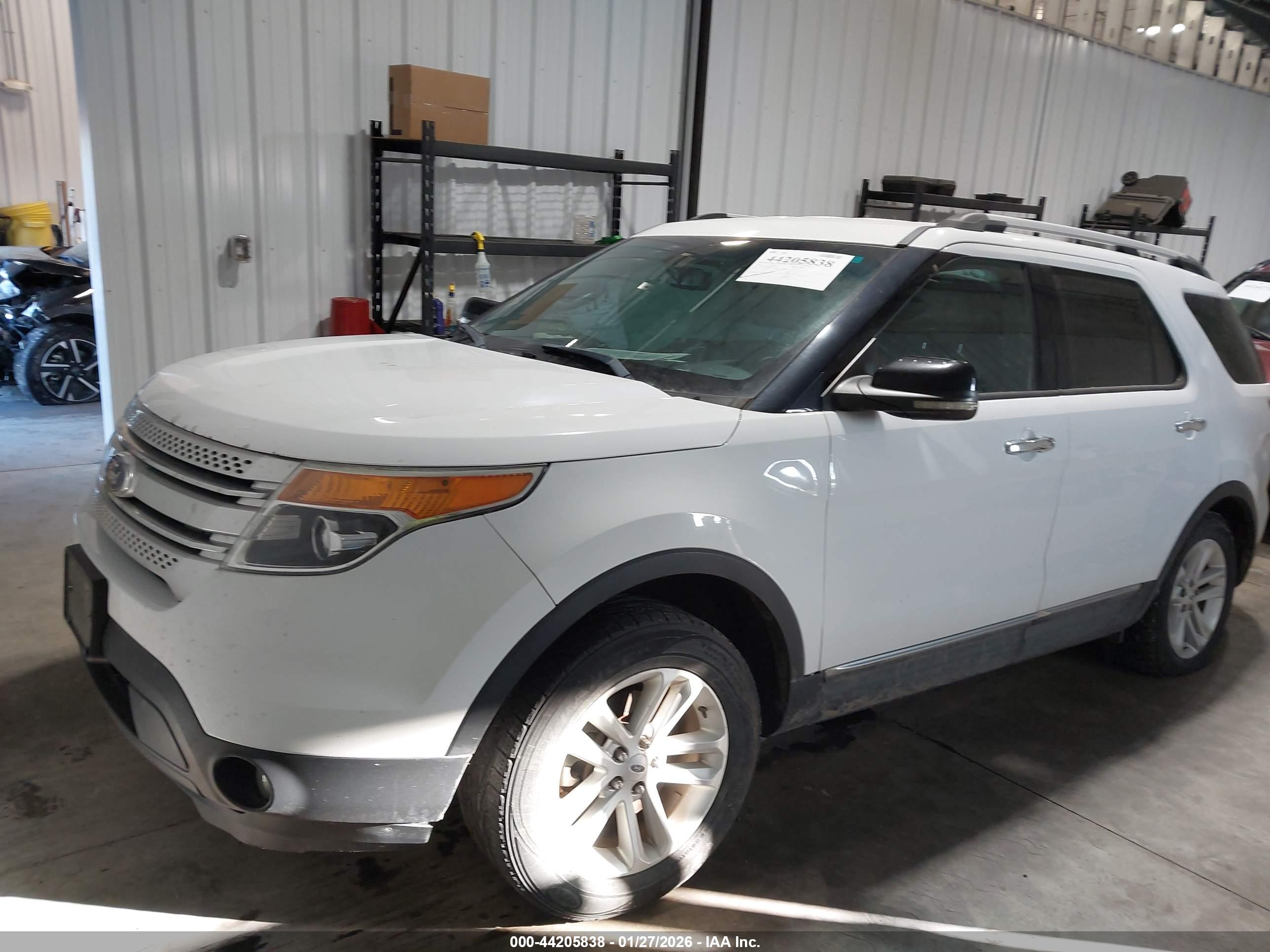 FORD EXPLORER image 2