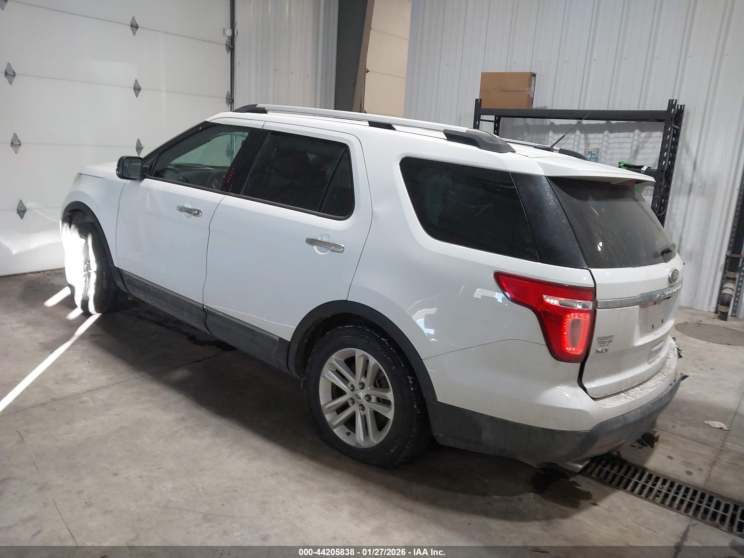 FORD EXPLORER image 3