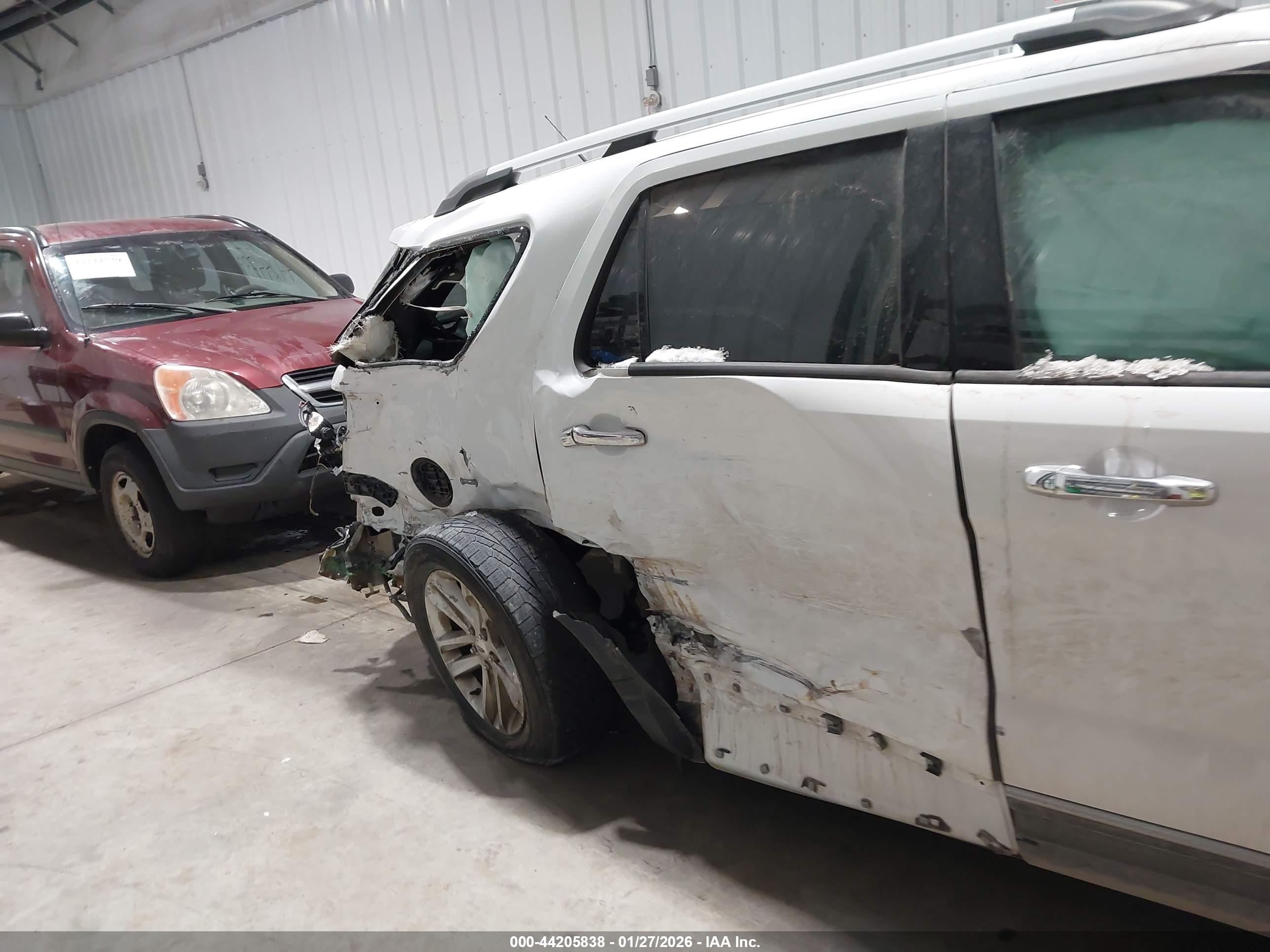 FORD EXPLORER image 6