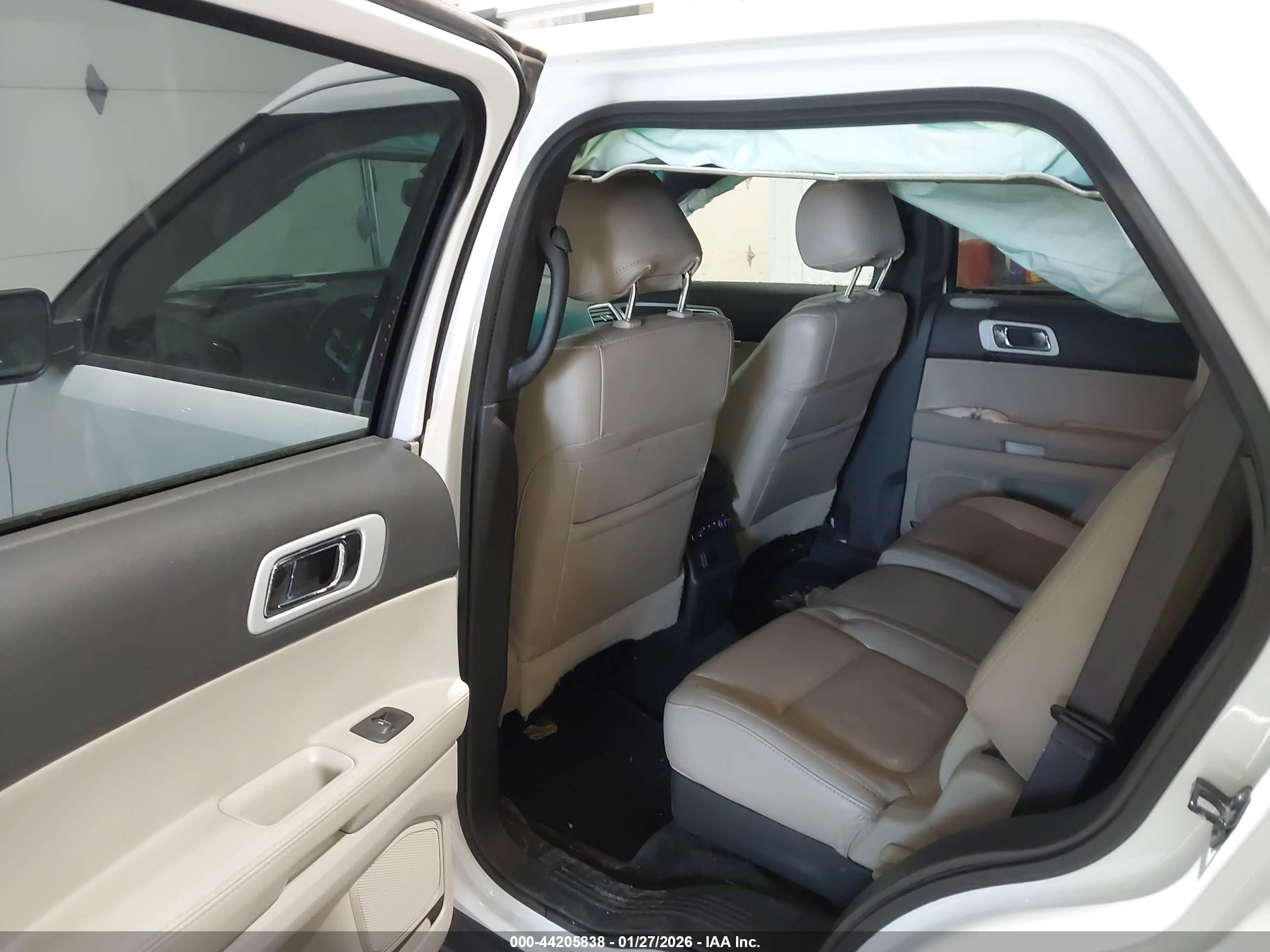 FORD EXPLORER image 8