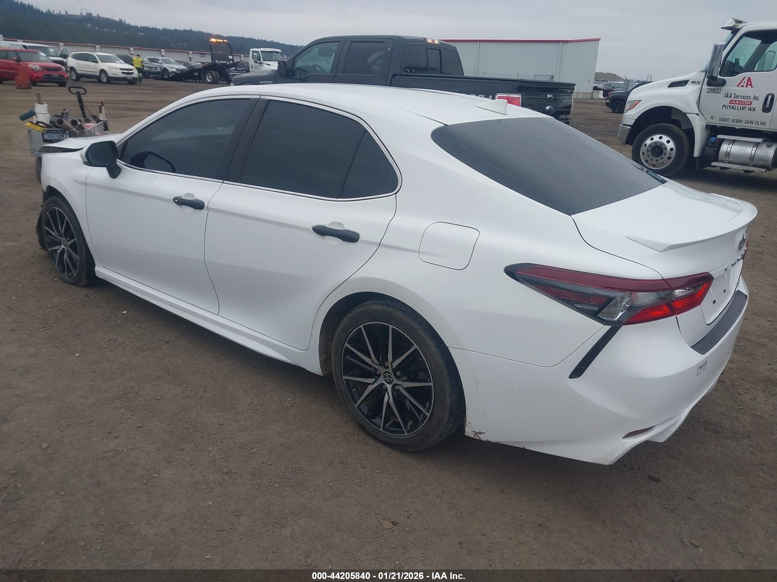 TOYOTA CAMRY image 3