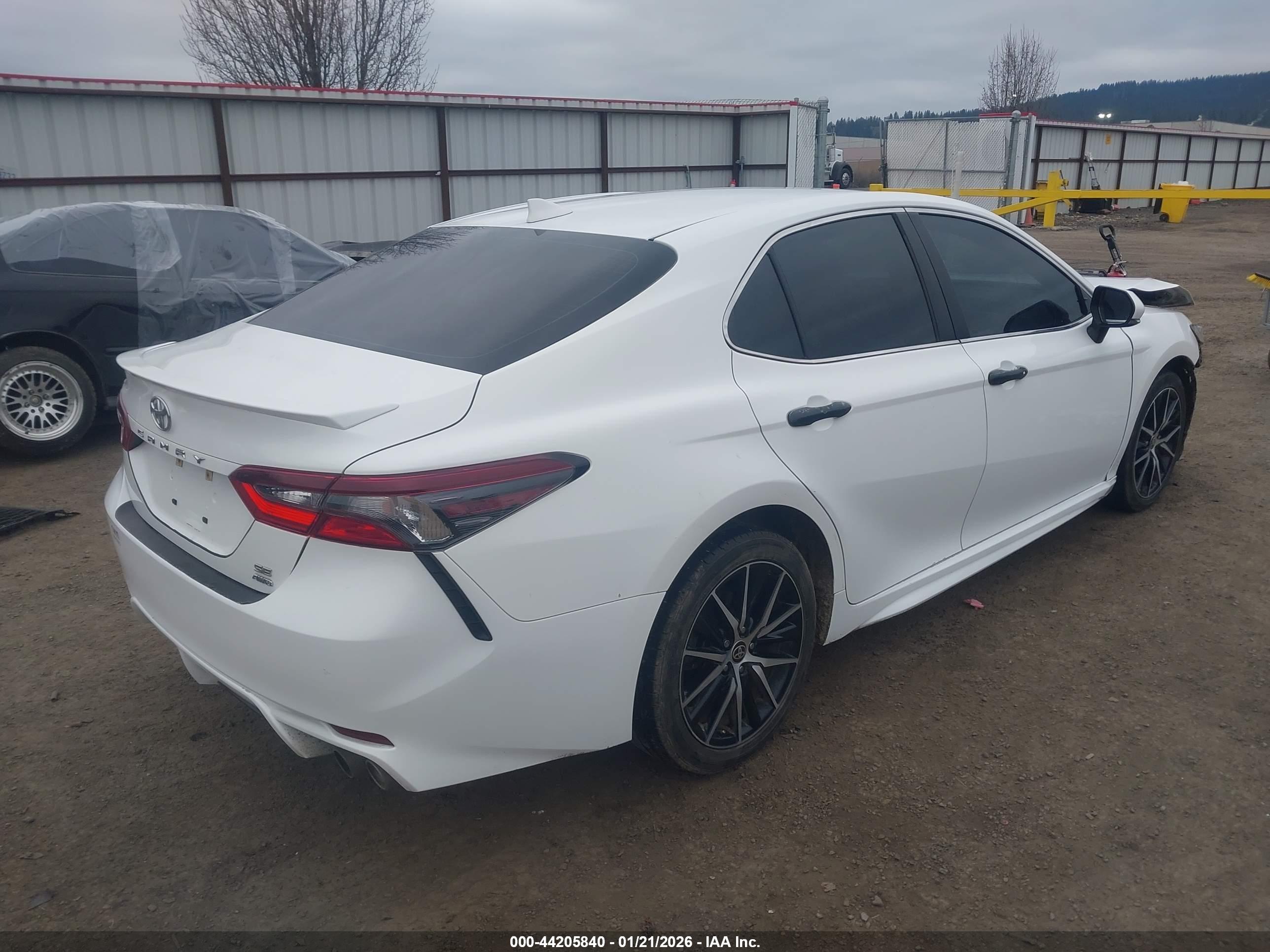 TOYOTA CAMRY image 4