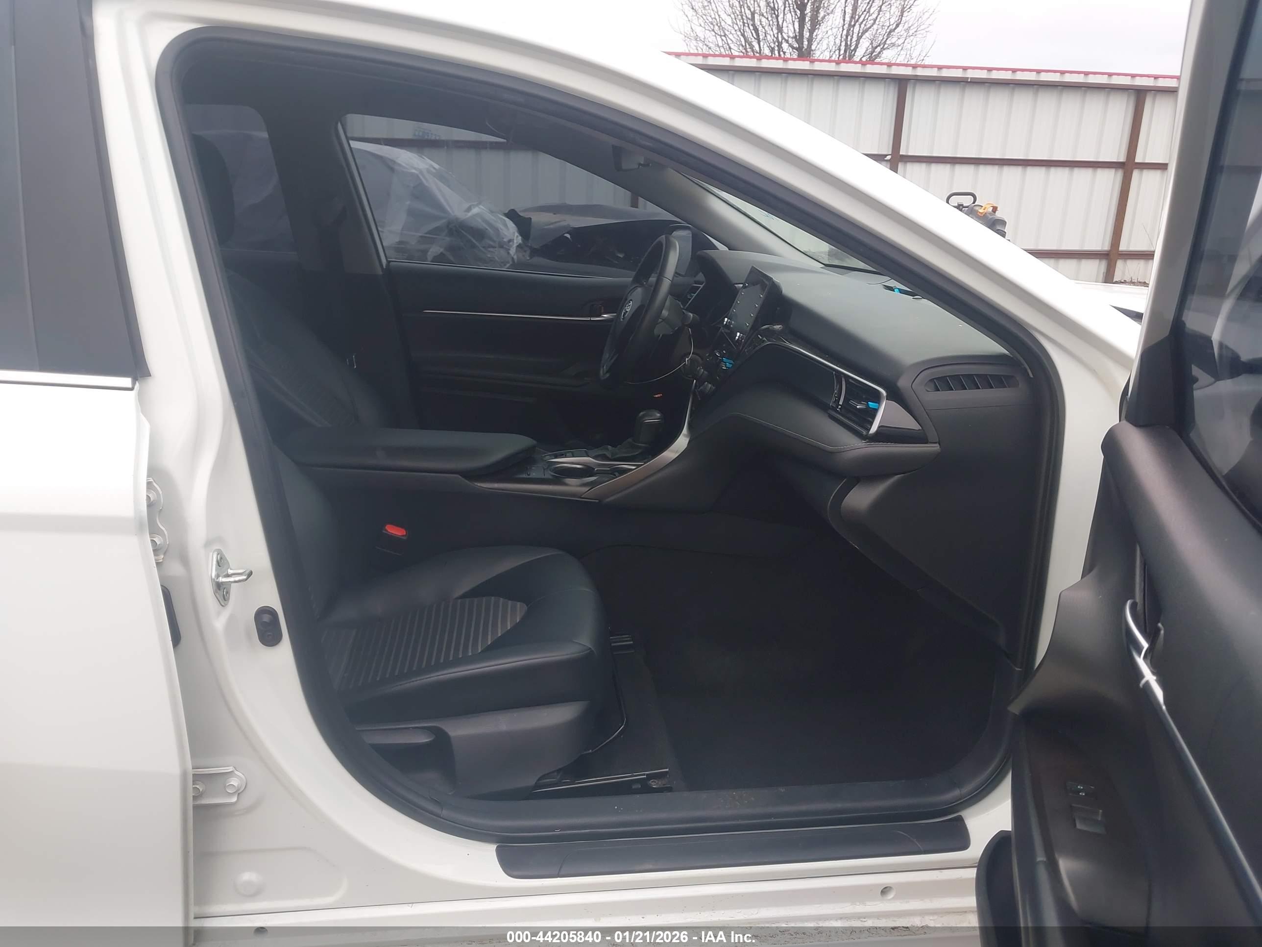 TOYOTA CAMRY image 5