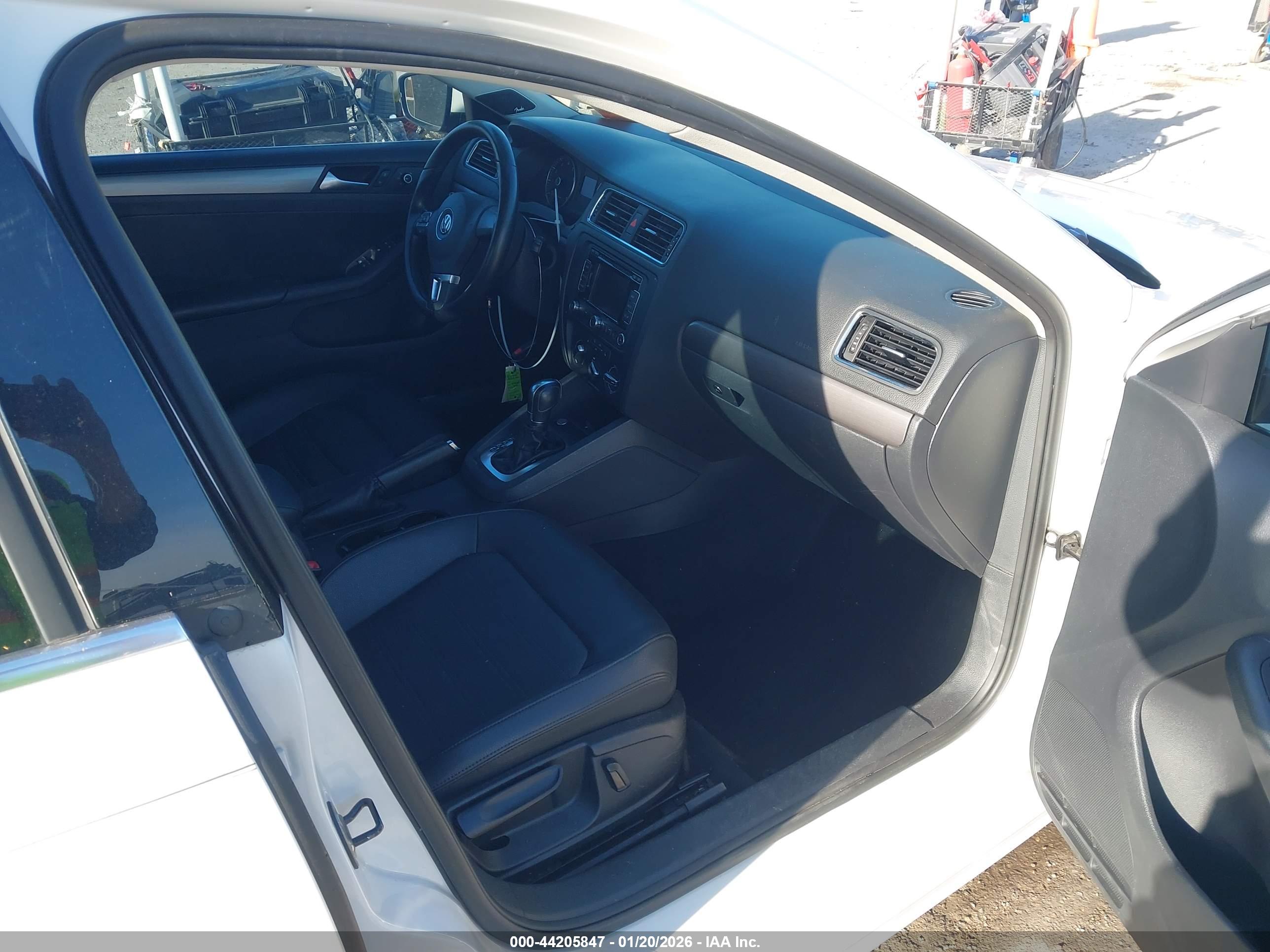VOLKSWAGEN JETTA image 5