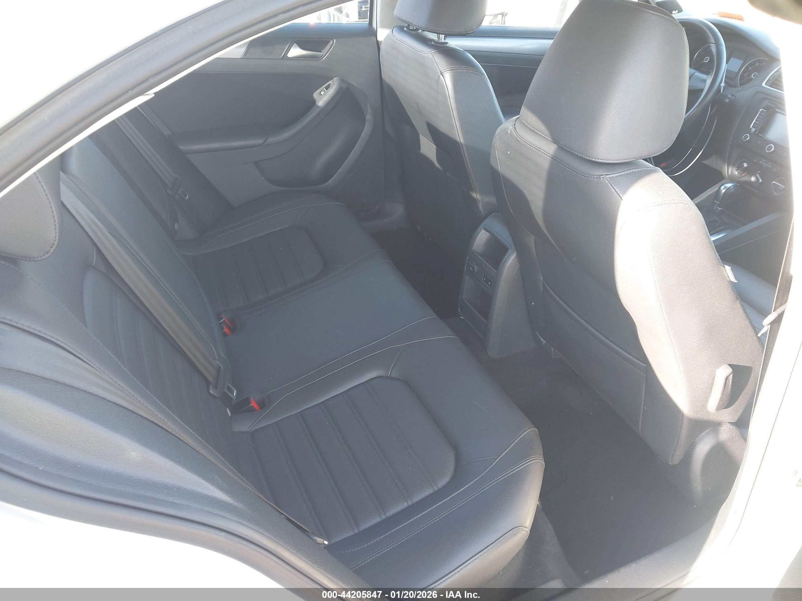 VOLKSWAGEN JETTA image 8