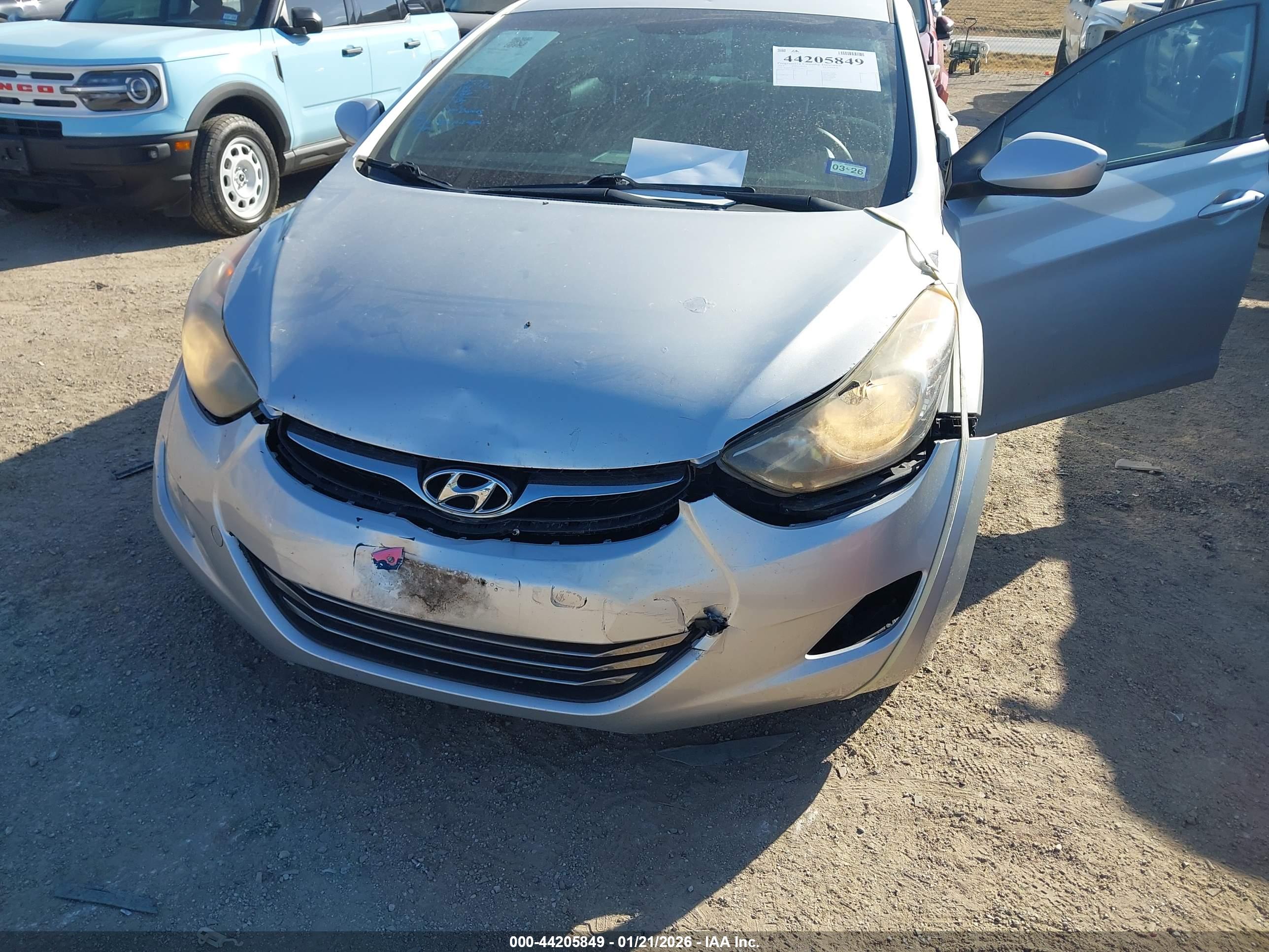 HYUNDAI ELANTRA image 6