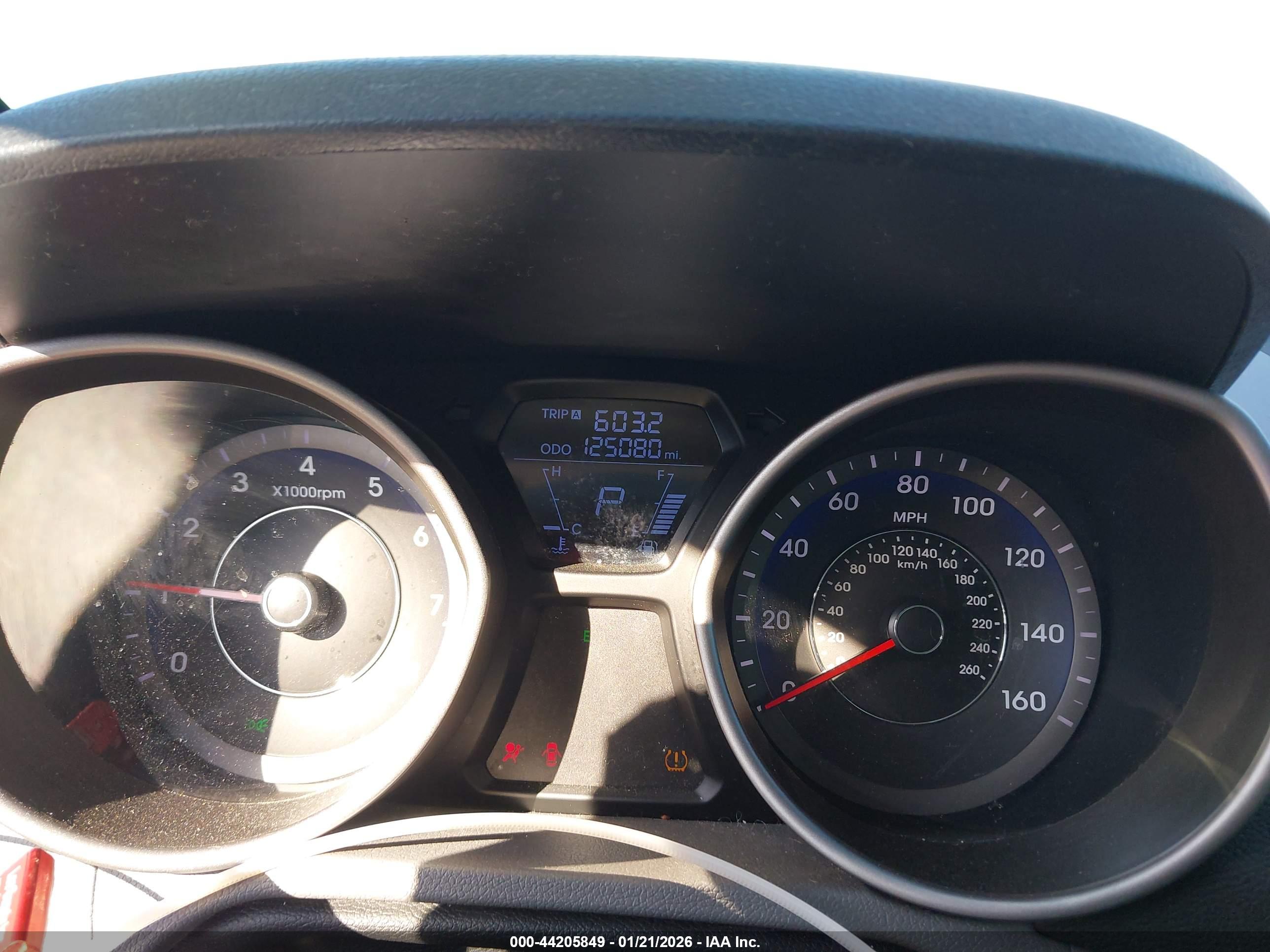 HYUNDAI ELANTRA image 7