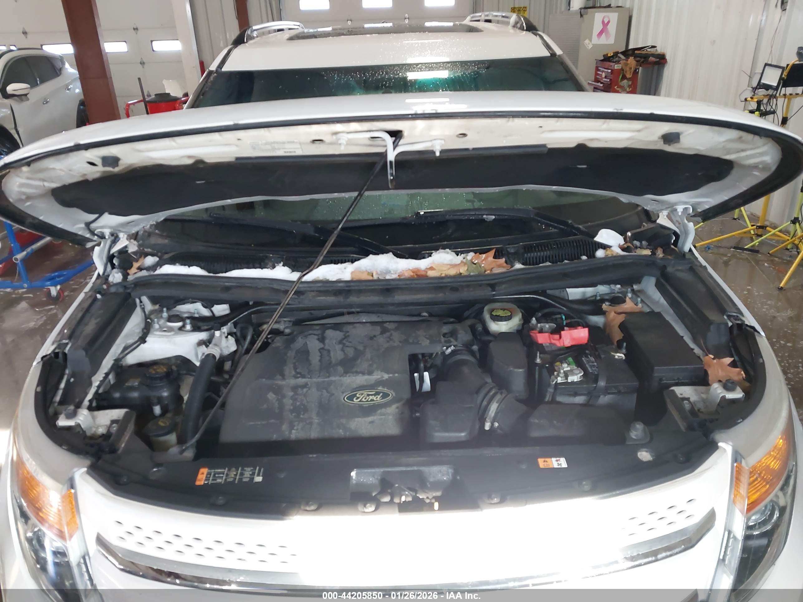 FORD EXPLORER image 10