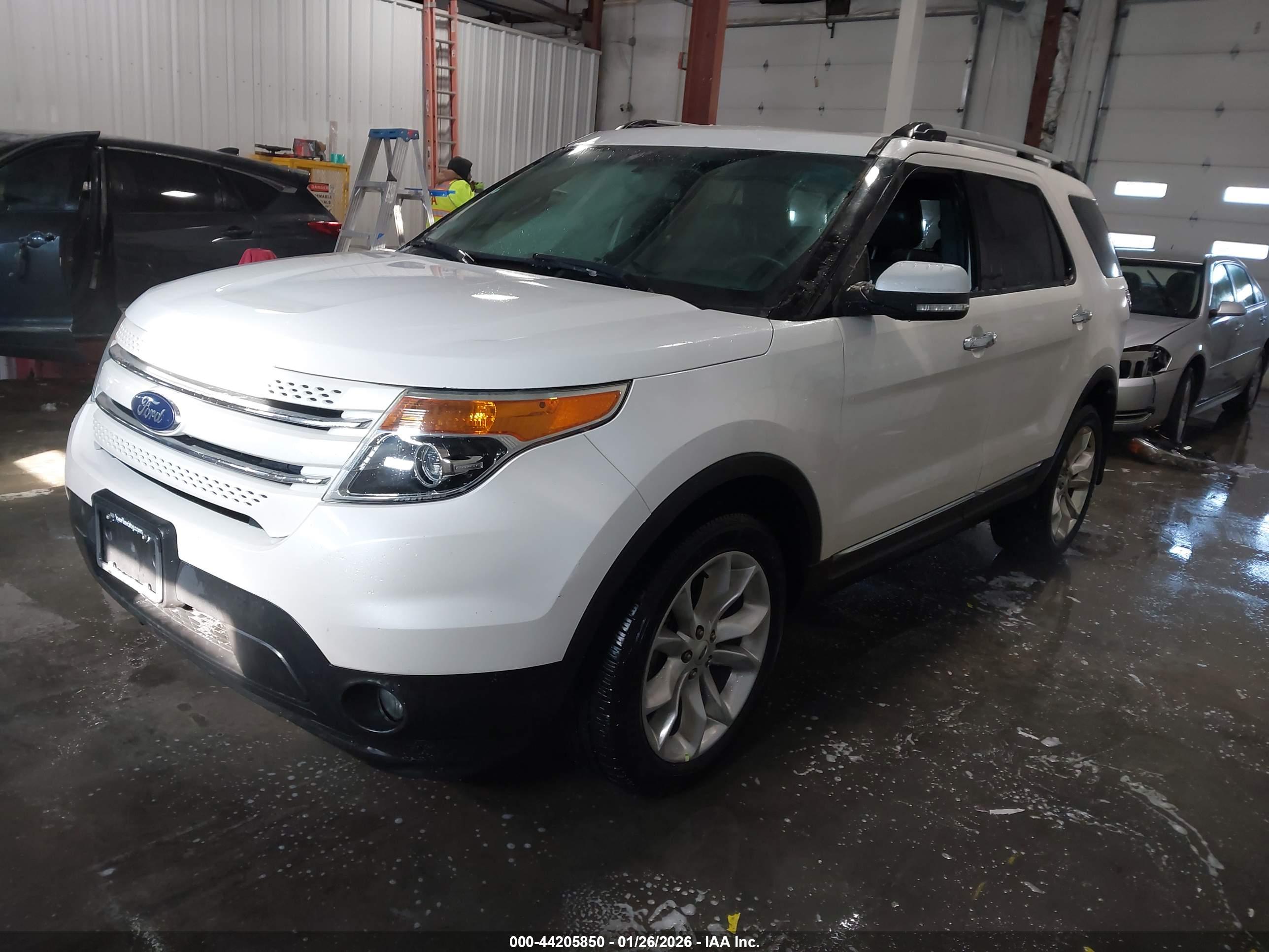 FORD EXPLORER image 2