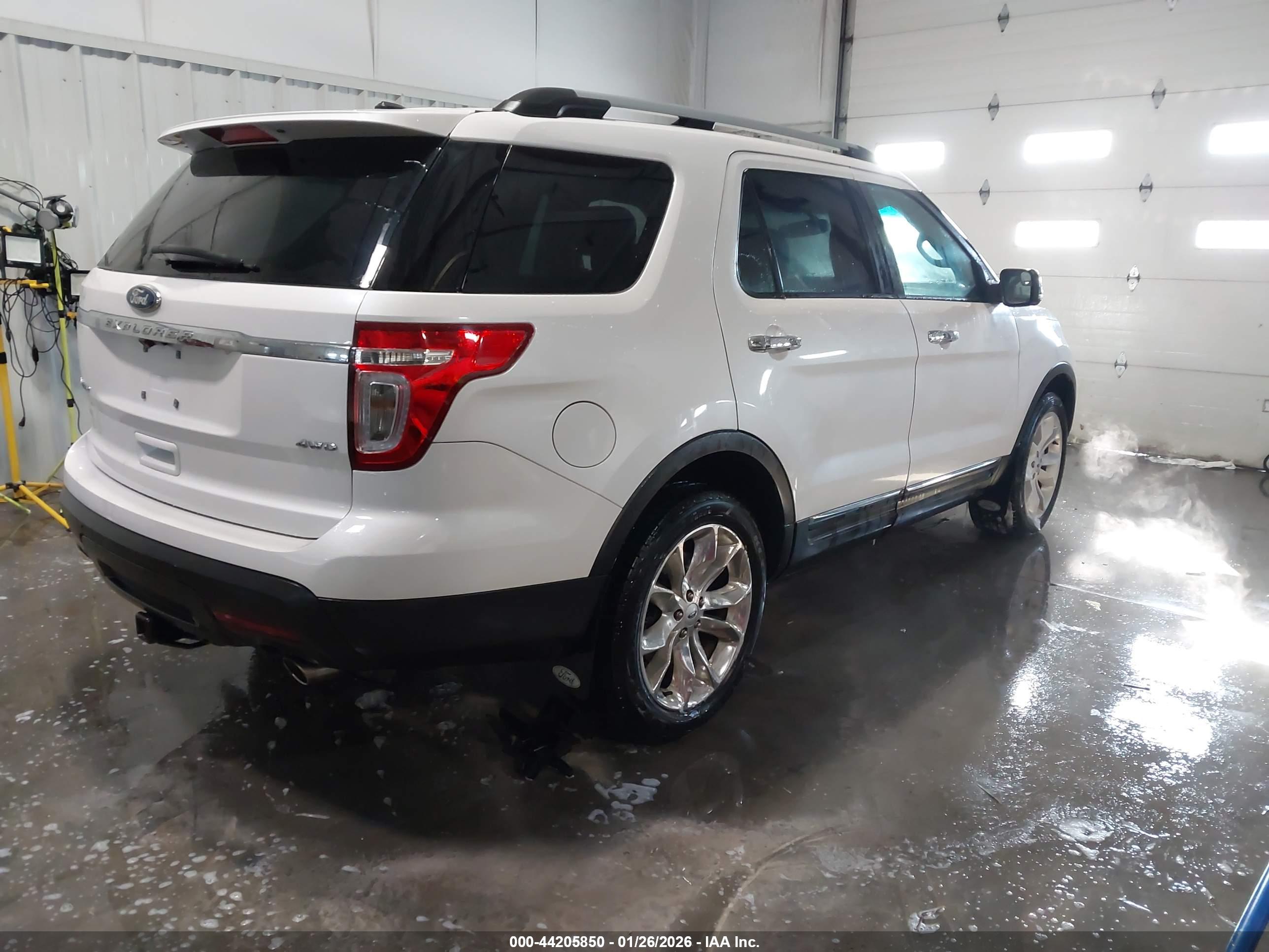 FORD EXPLORER image 4