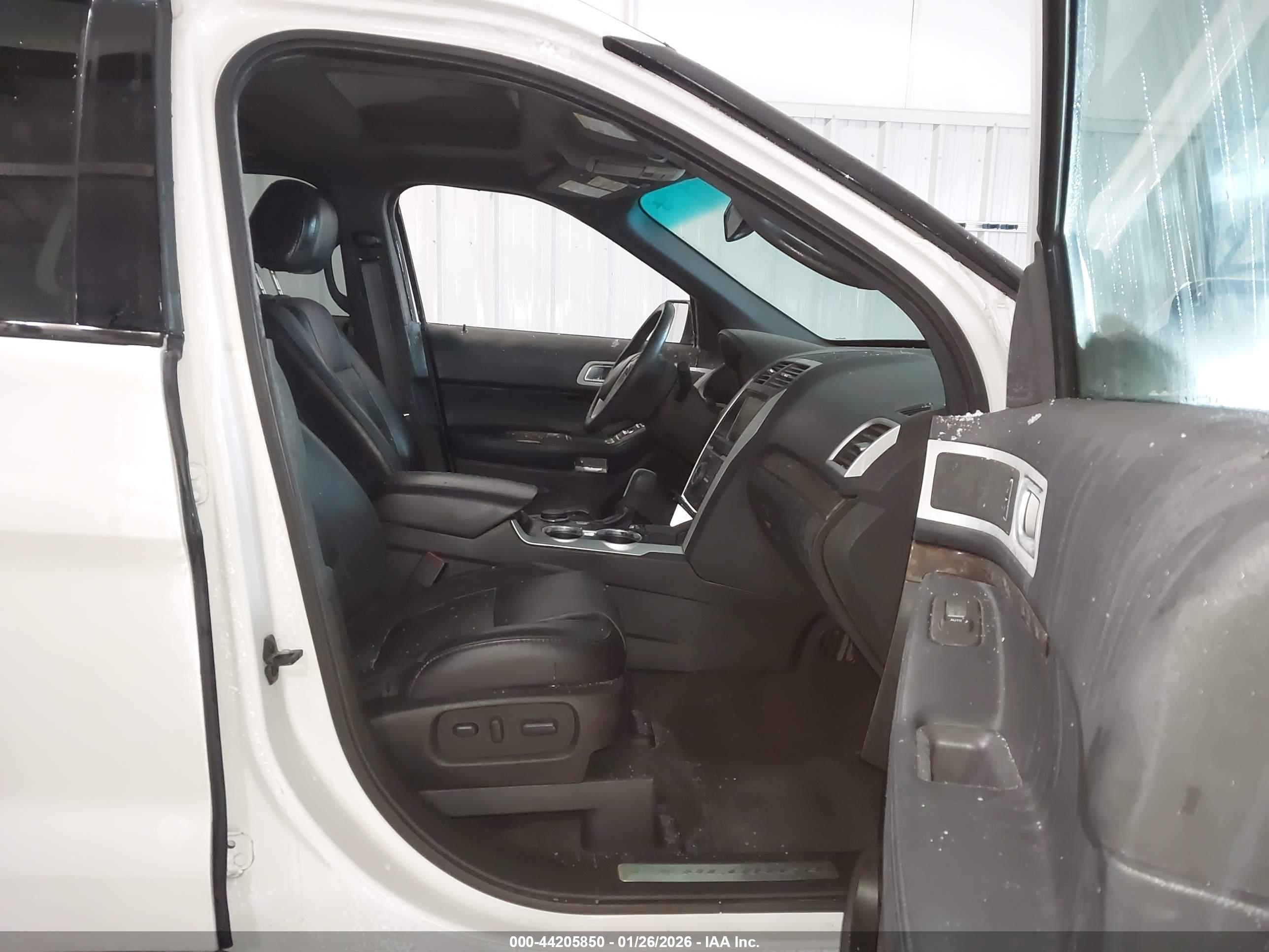 FORD EXPLORER image 5