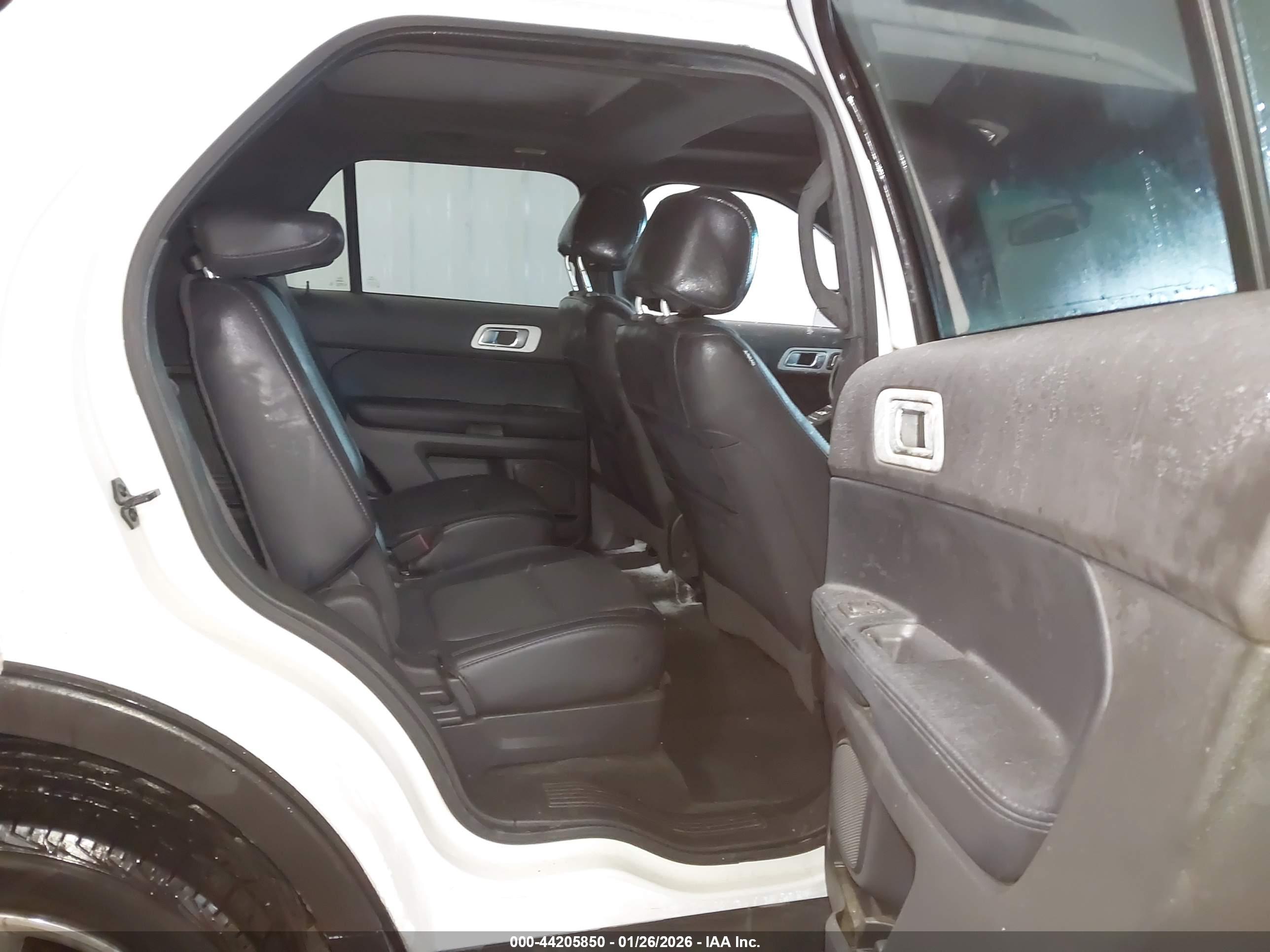 FORD EXPLORER image 8