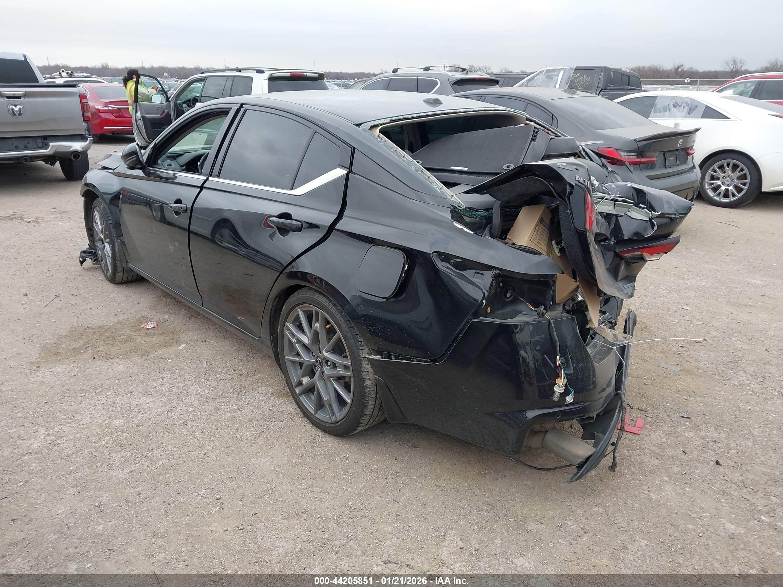 NISSAN ALTIMA image 3