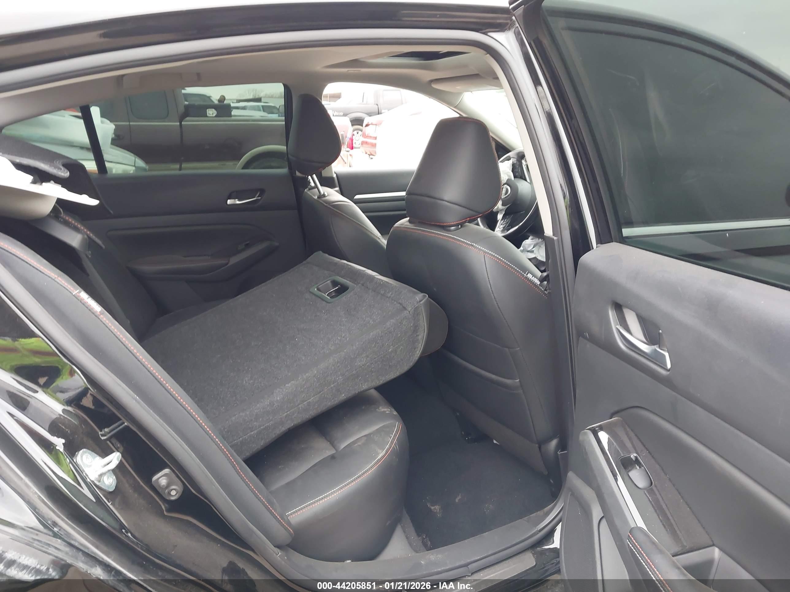 NISSAN ALTIMA image 8
