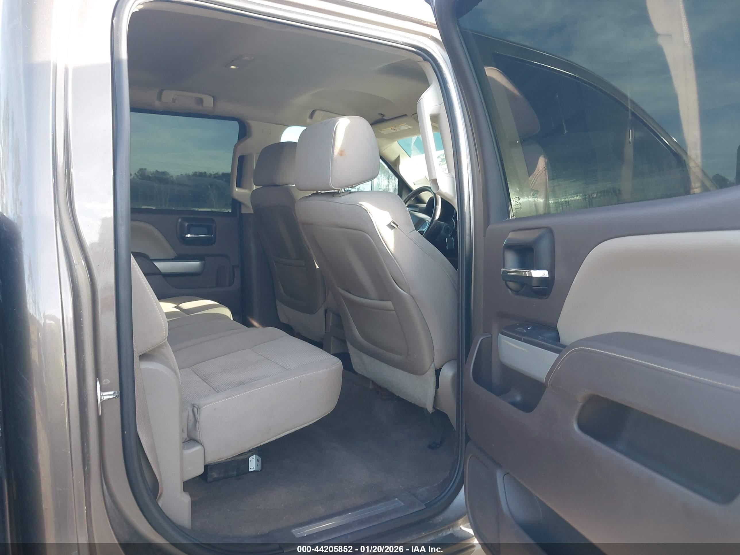 CHEVROLET SILVERADO image 8