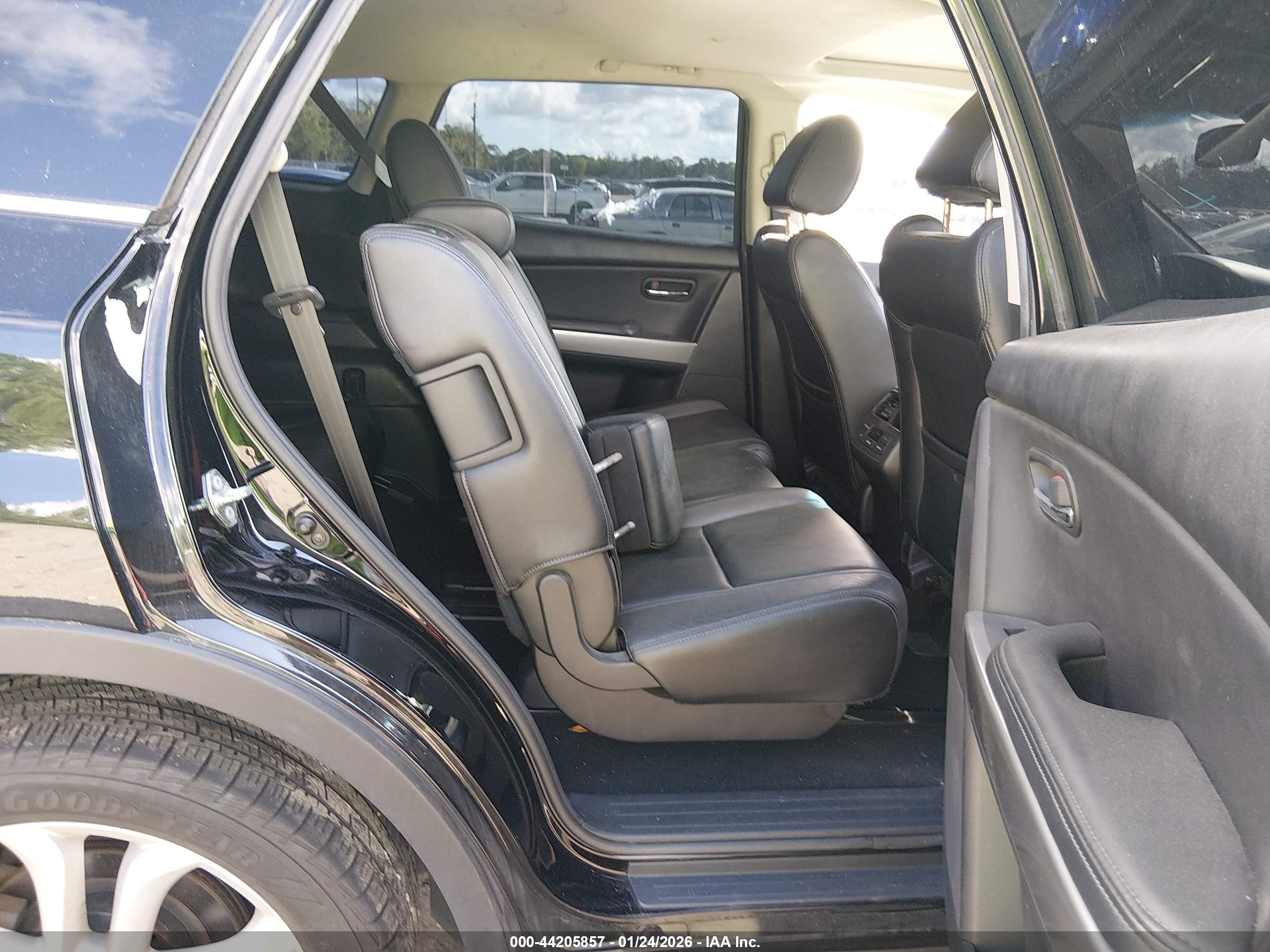 MAZDA CX-9 image 8