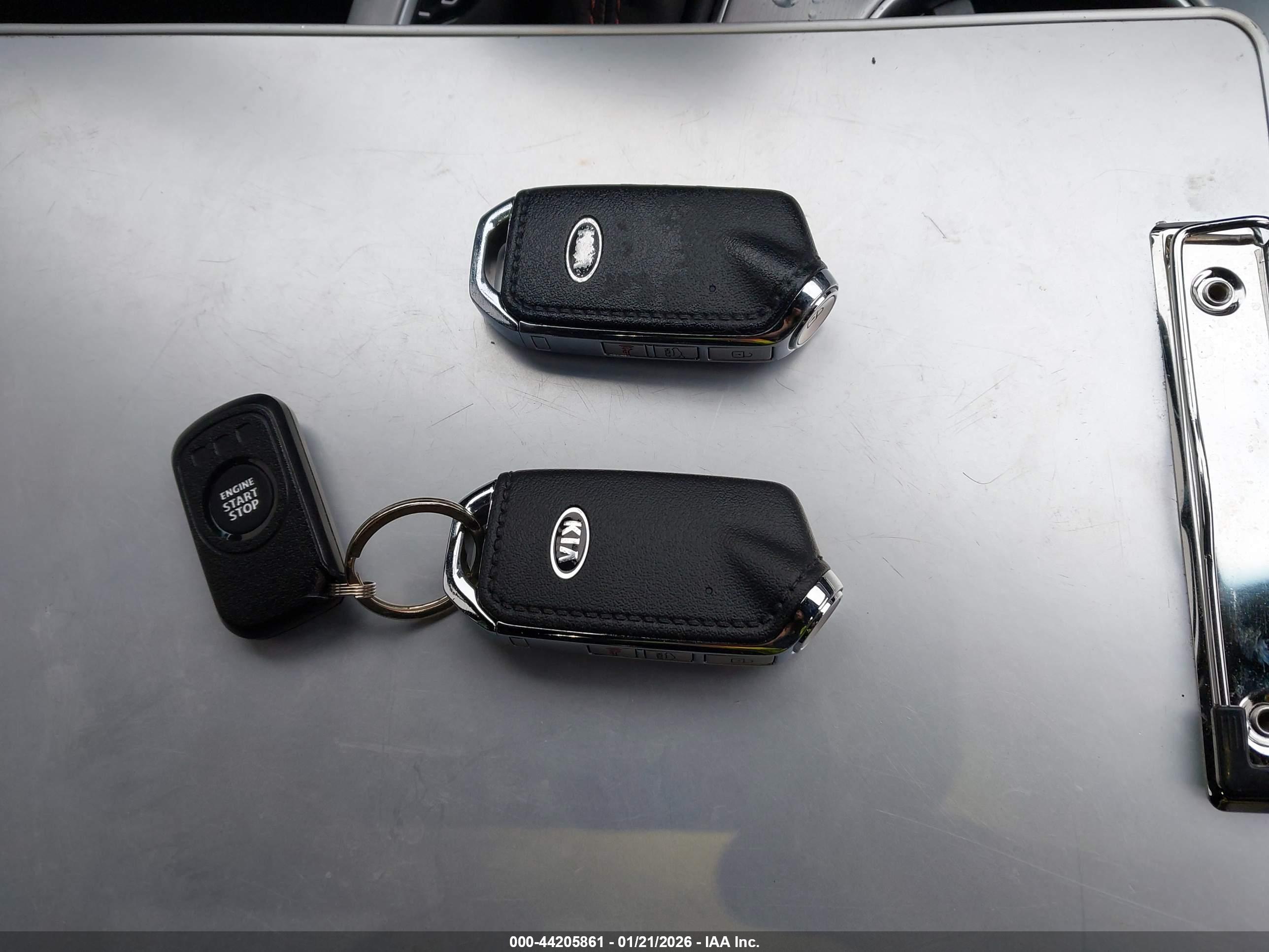 KIA STINGER image 11