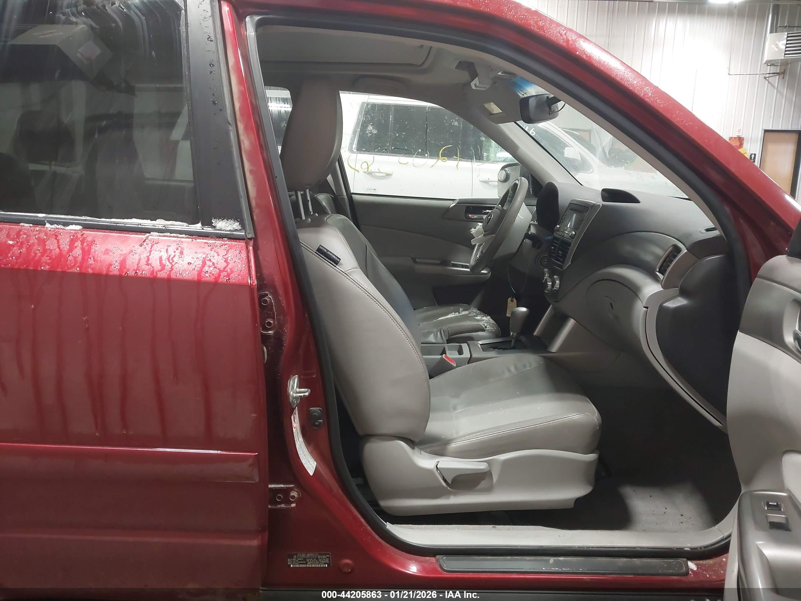 SUBARU FORESTER image 5