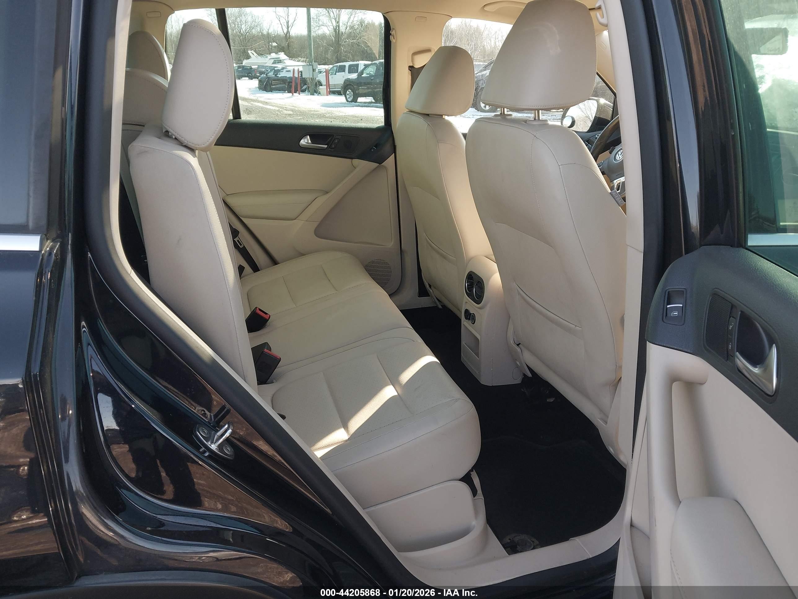 VOLKSWAGEN TIGUAN image 8