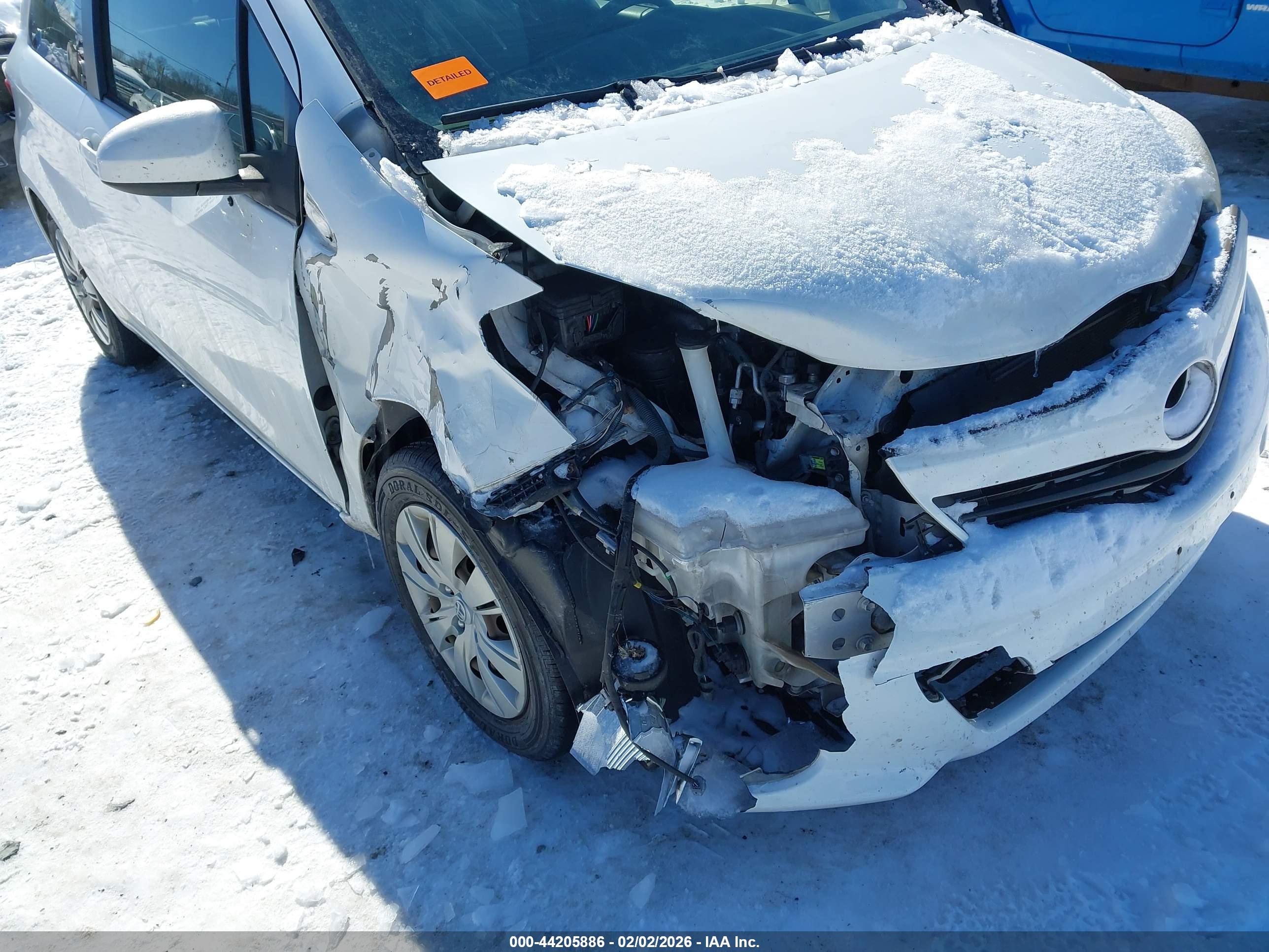 TOYOTA YARIS image 6