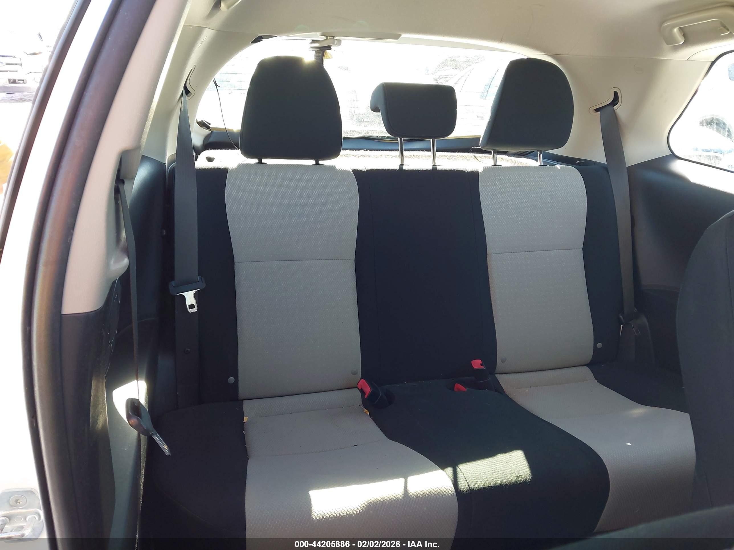 TOYOTA YARIS image 8