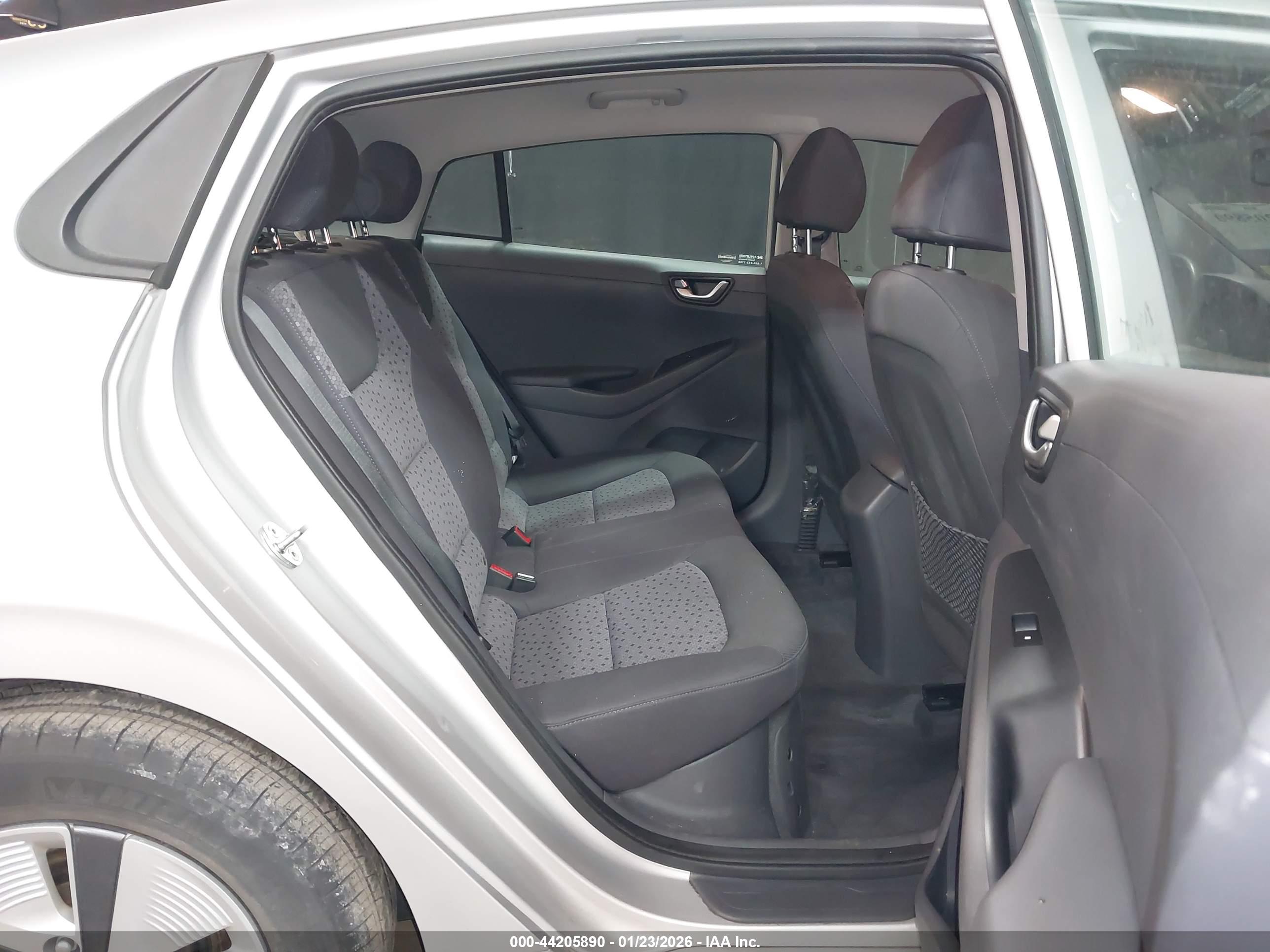 HYUNDAI IONIQ image 8
