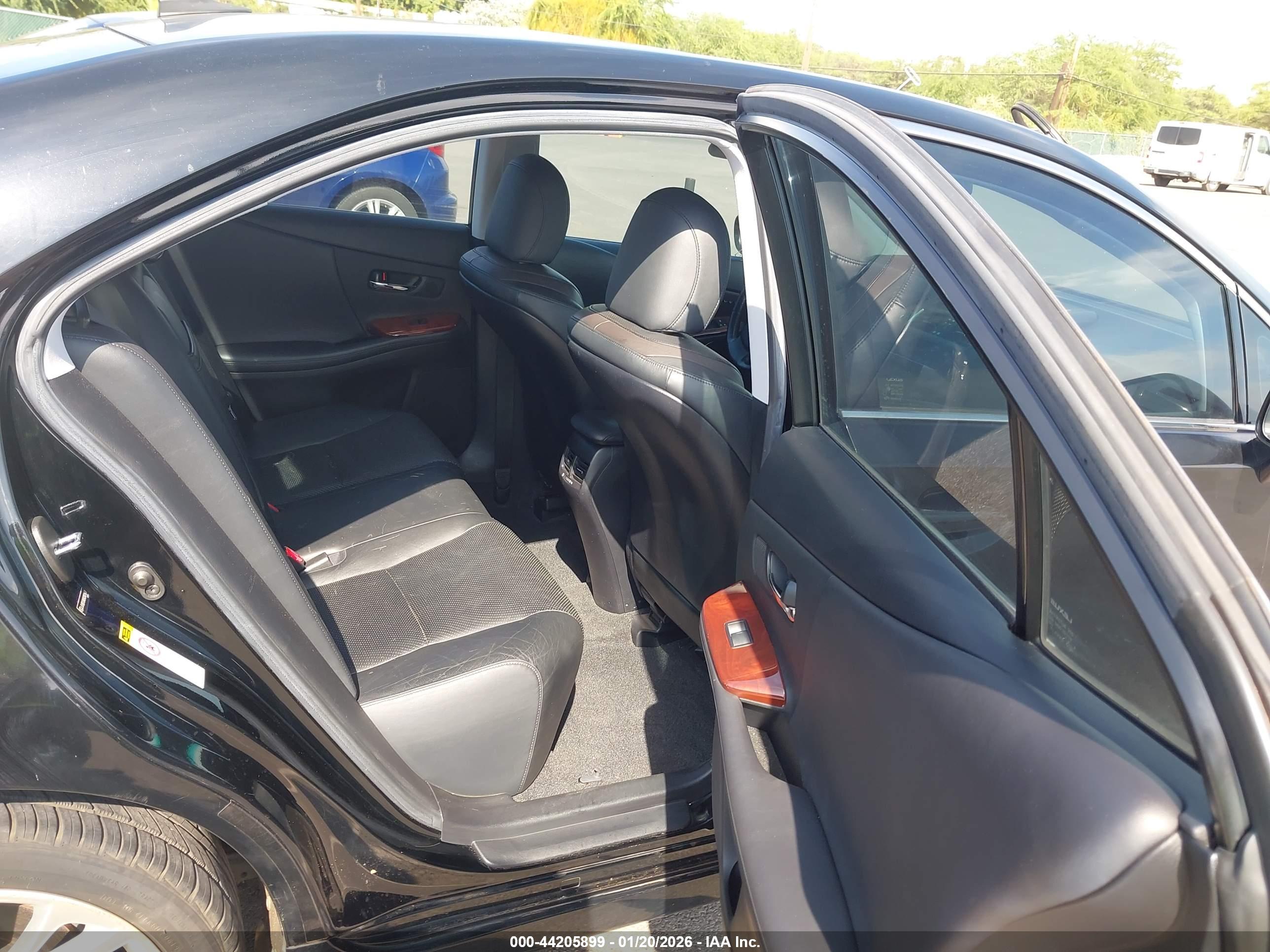 LEXUS HS image 8