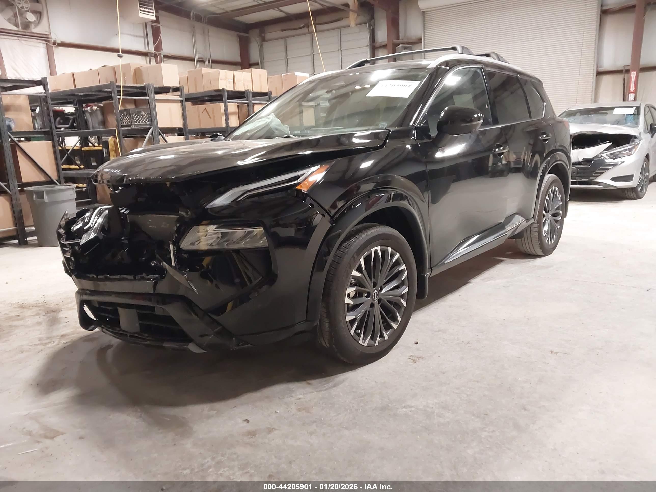 NISSAN ROGUE image 2