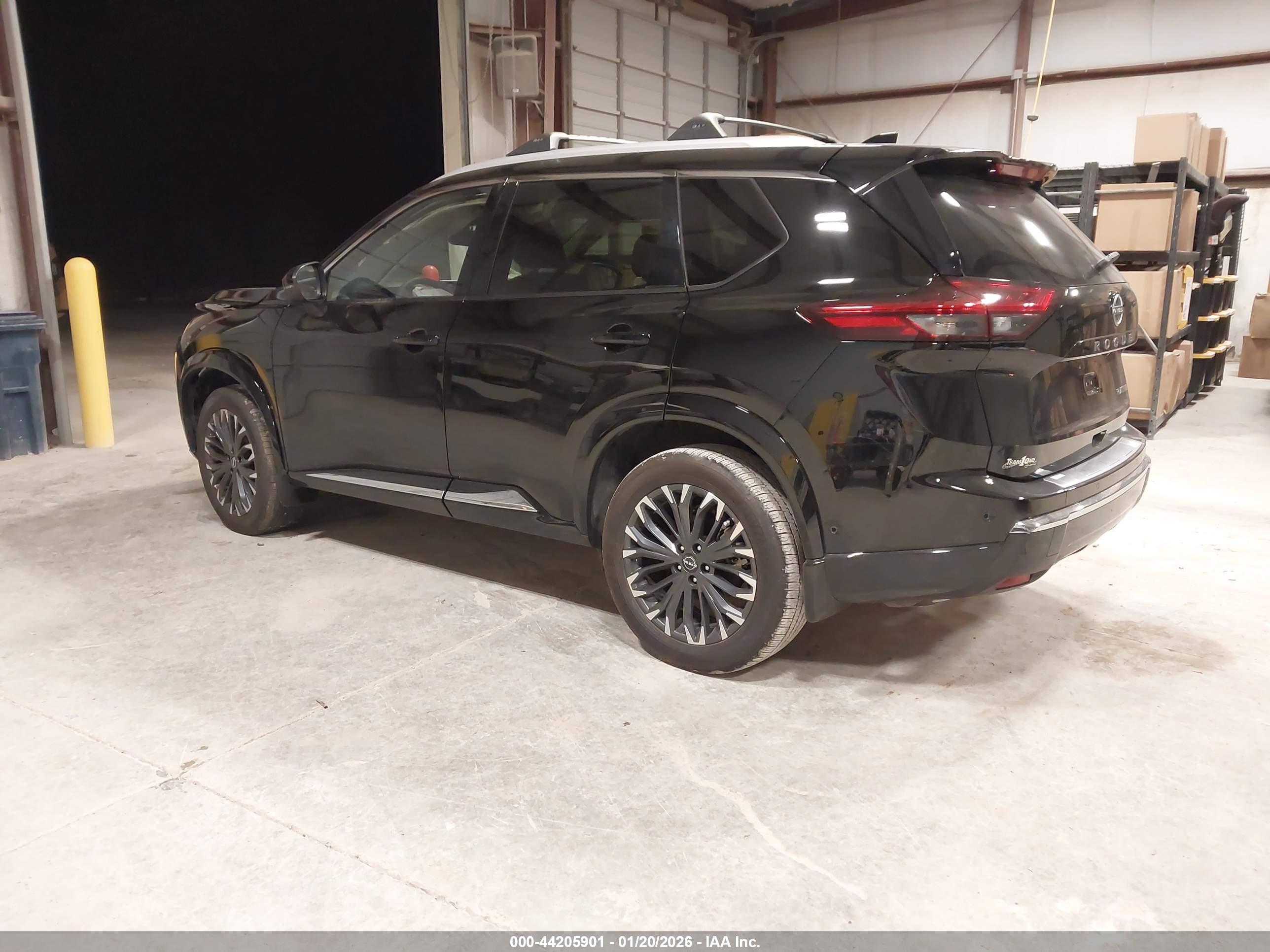 NISSAN ROGUE image 3